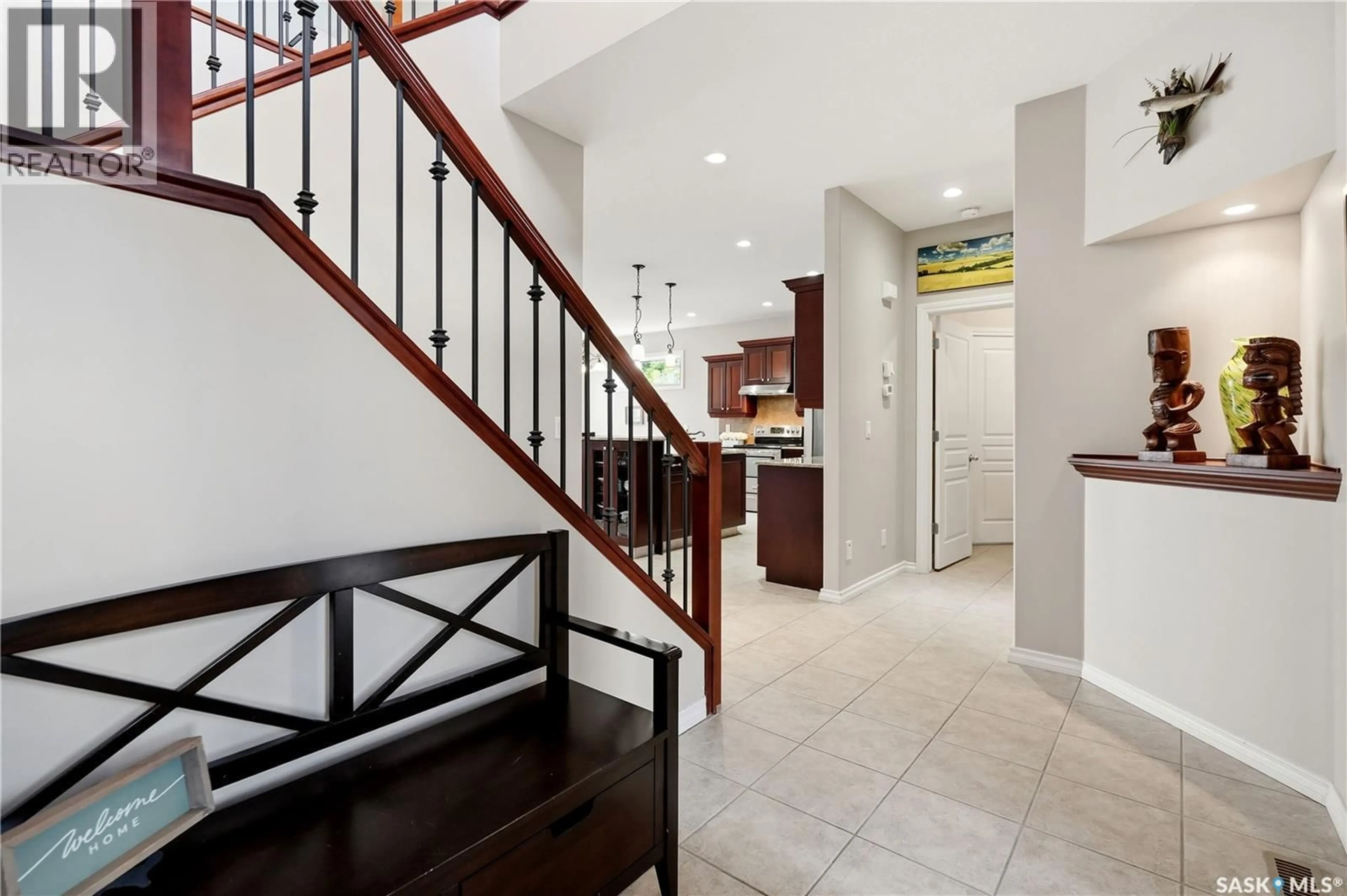 Indoor entryway for 6178 WASCANA COURT WAY, Regina Saskatchewan S4V3E8