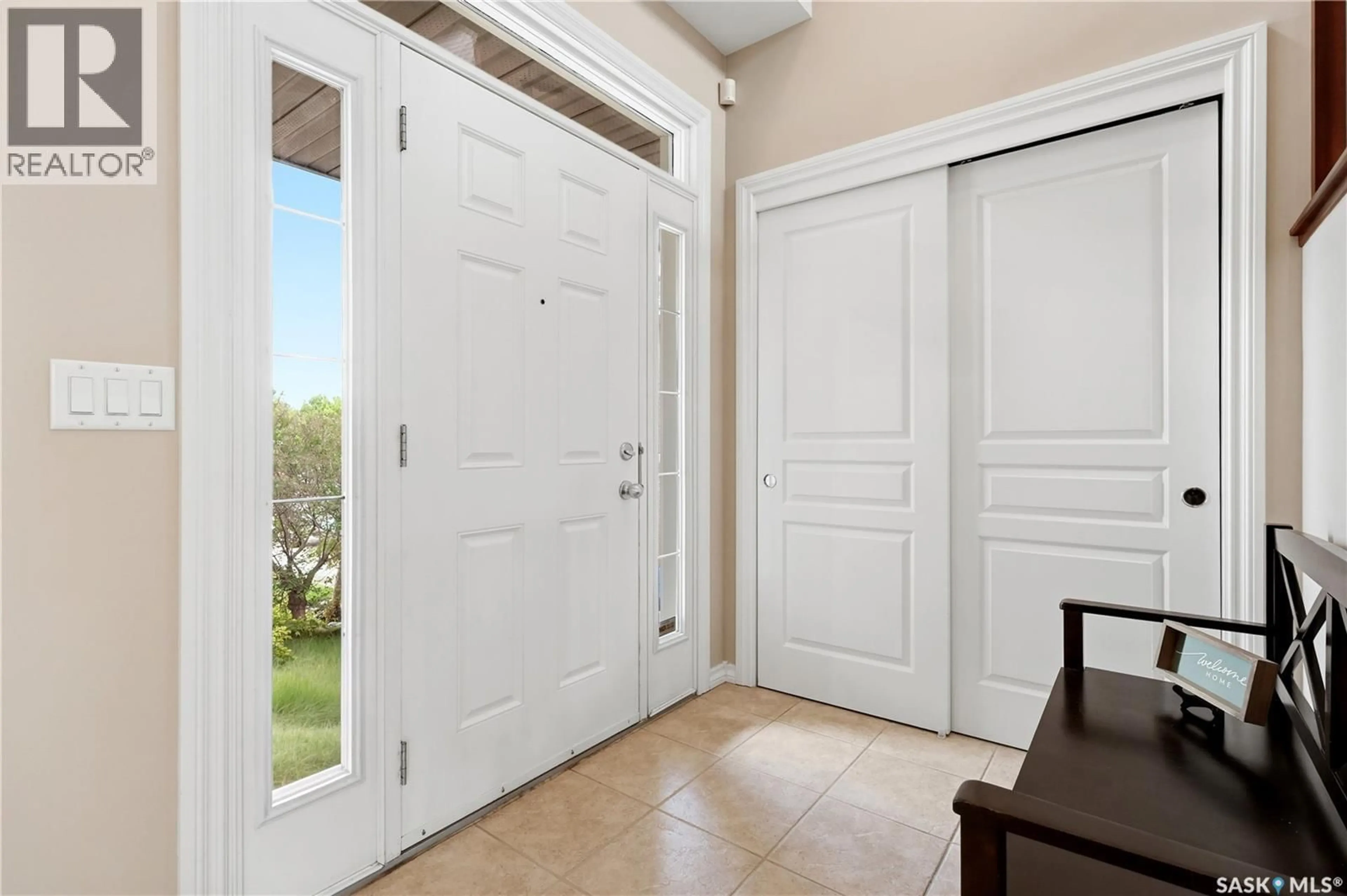 Indoor entryway for 6178 WASCANA COURT WAY, Regina Saskatchewan S4V3E8