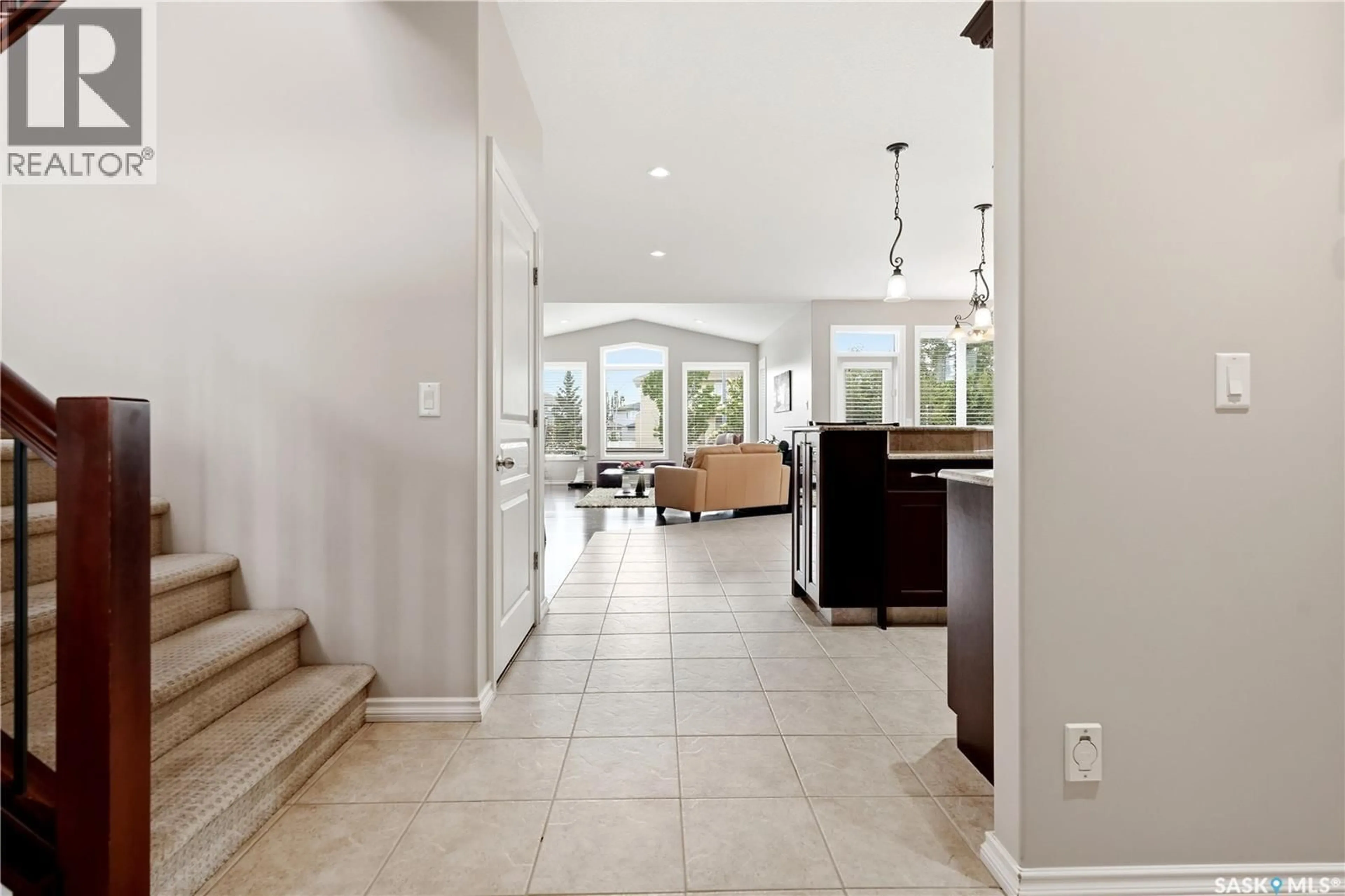 Indoor entryway for 6178 WASCANA COURT WAY, Regina Saskatchewan S4V3E8