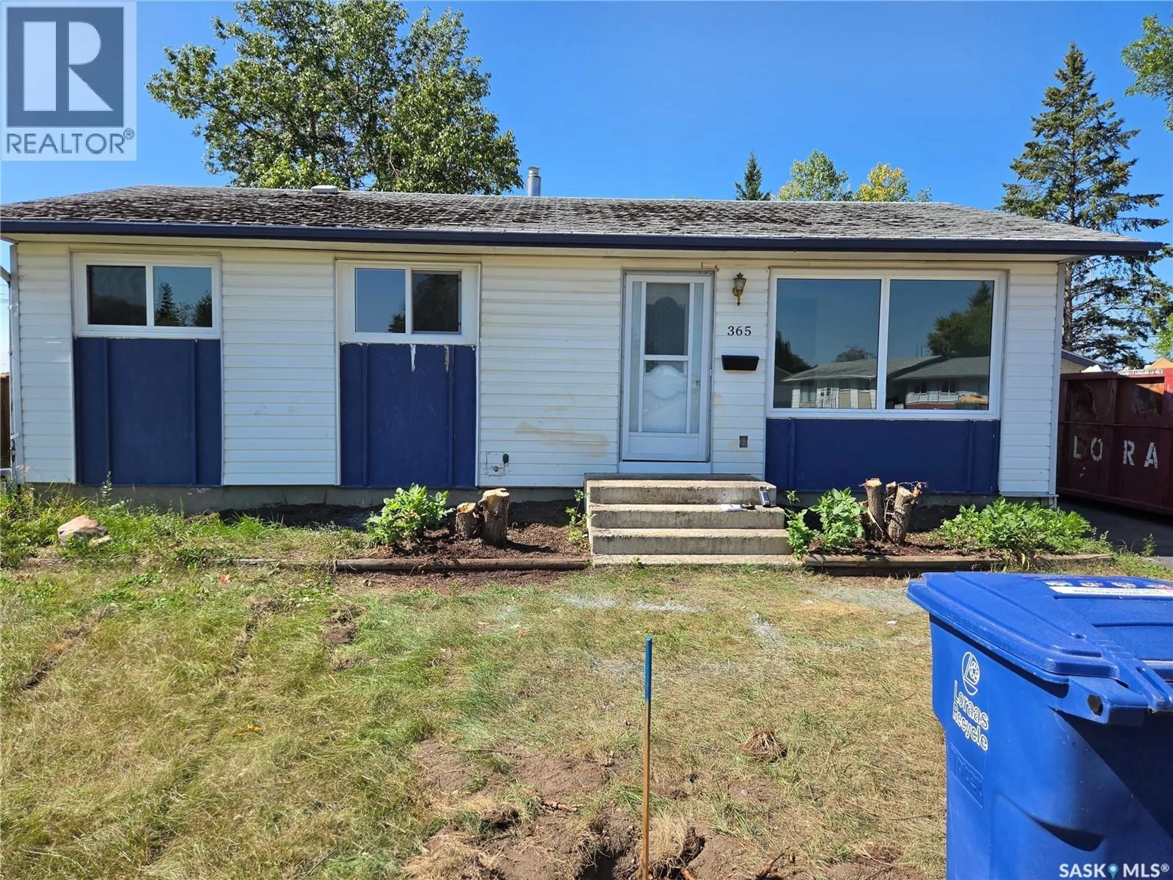 Home with vinyl exterior material, street for CRESCENT - 365 3RD AVE, Battleford Saskatchewan S0M0E0