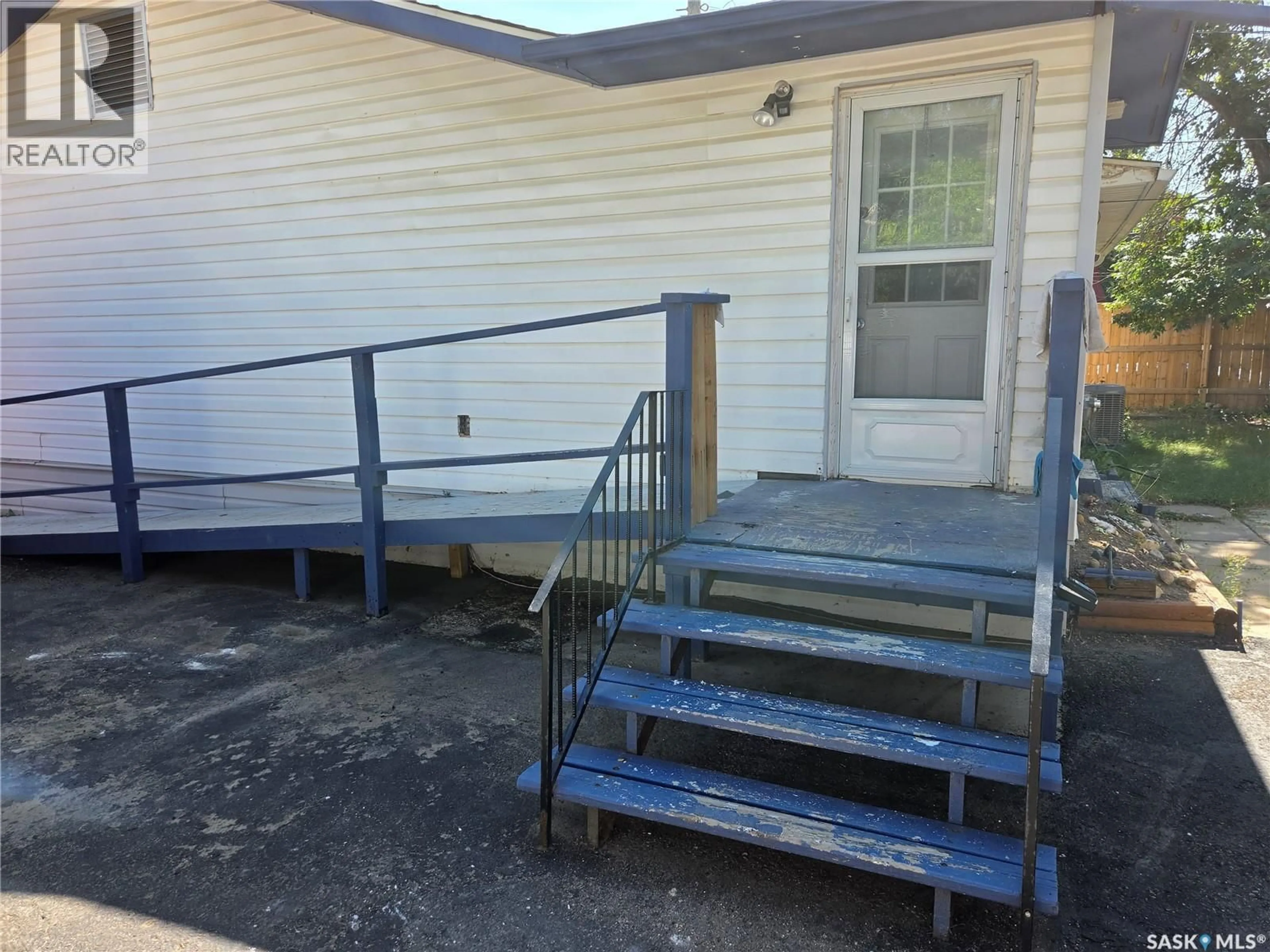 Patio, building for CRESCENT - 365 3RD AVE, Battleford Saskatchewan S0M0E0