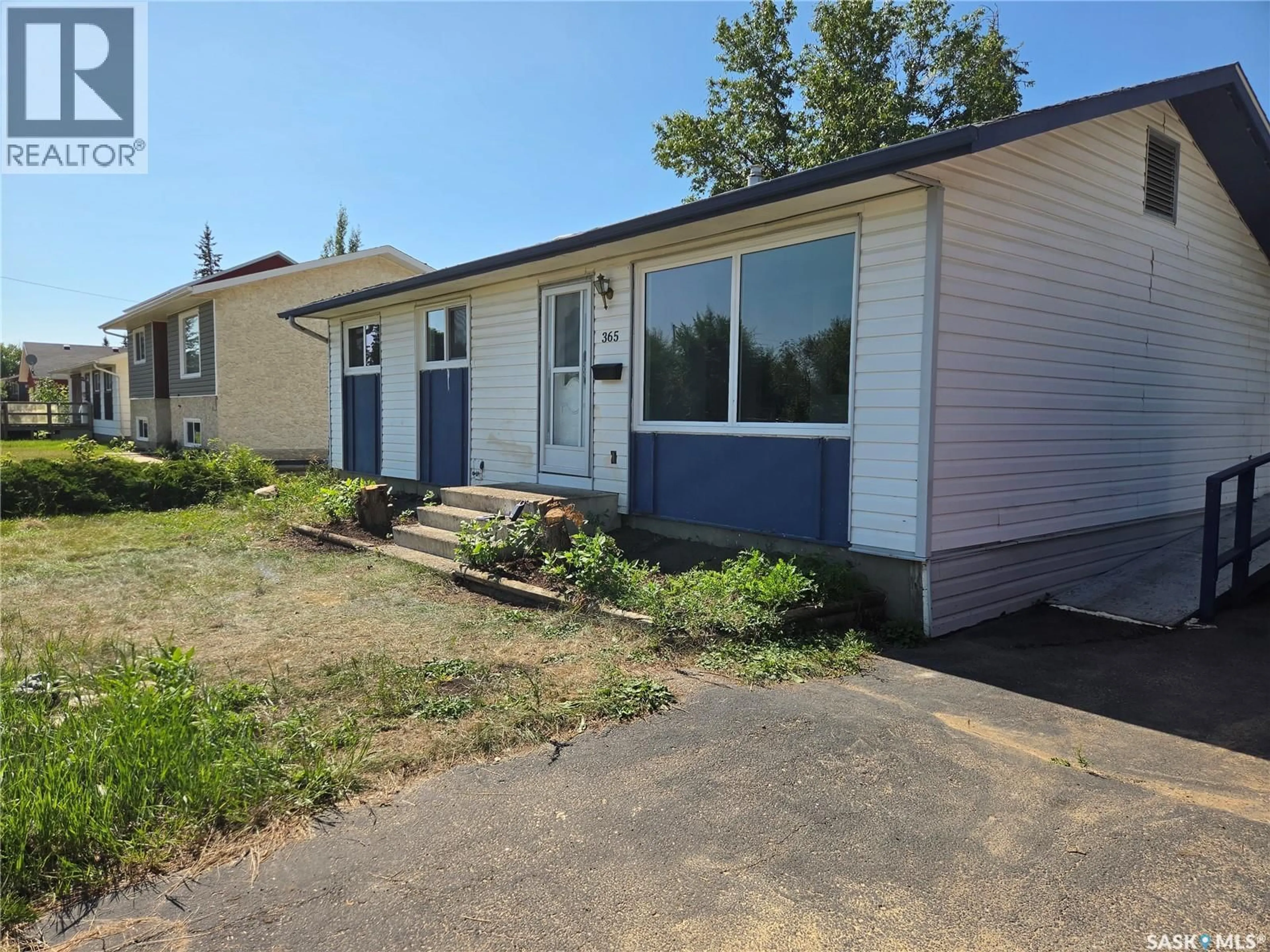 Home with vinyl exterior material, street for CRESCENT - 365 3RD AVE, Battleford Saskatchewan S0M0E0