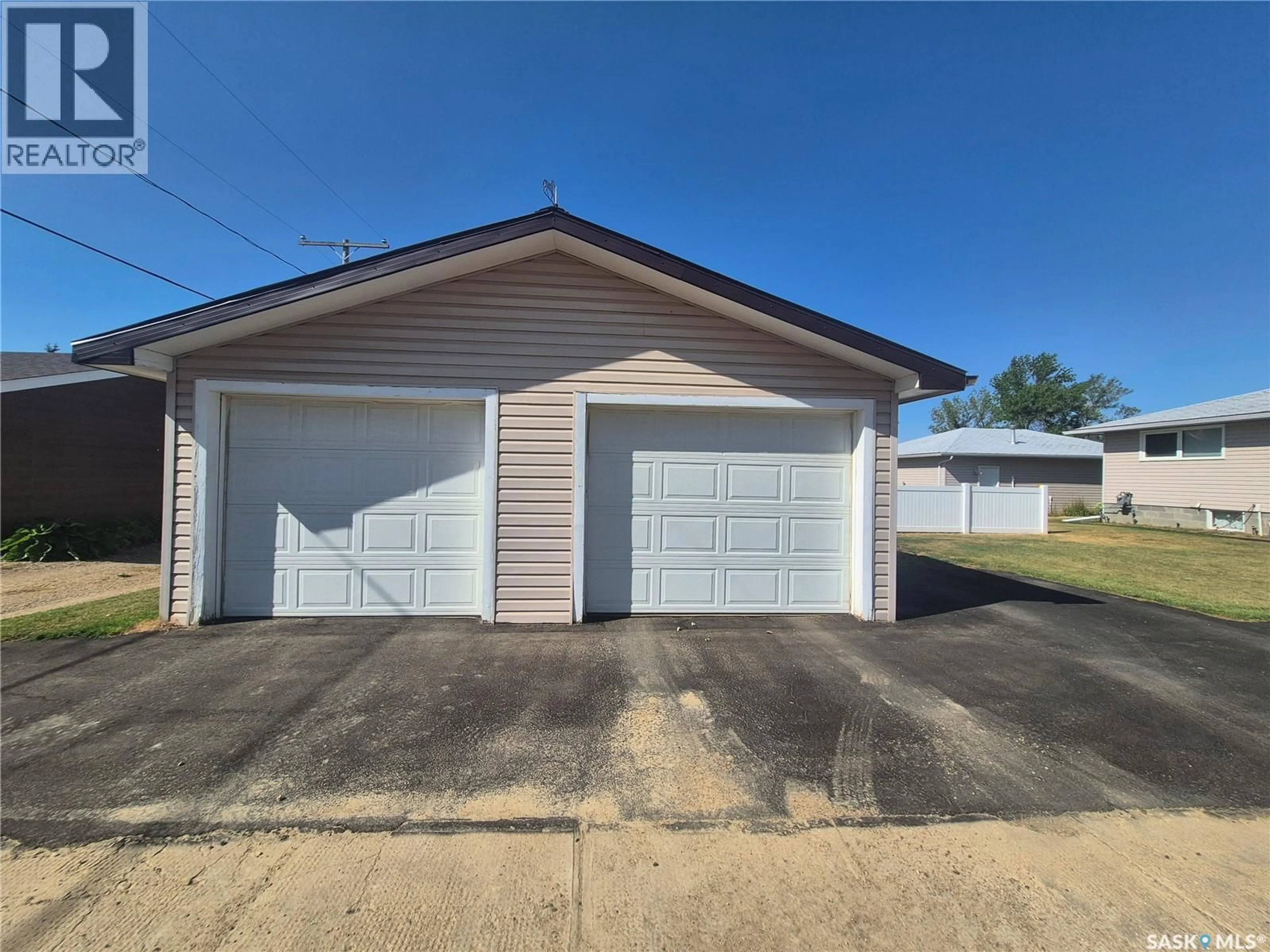 Indoor garage for 202 BRADLEY STREET, Ogema Saskatchewan S0C1Y0