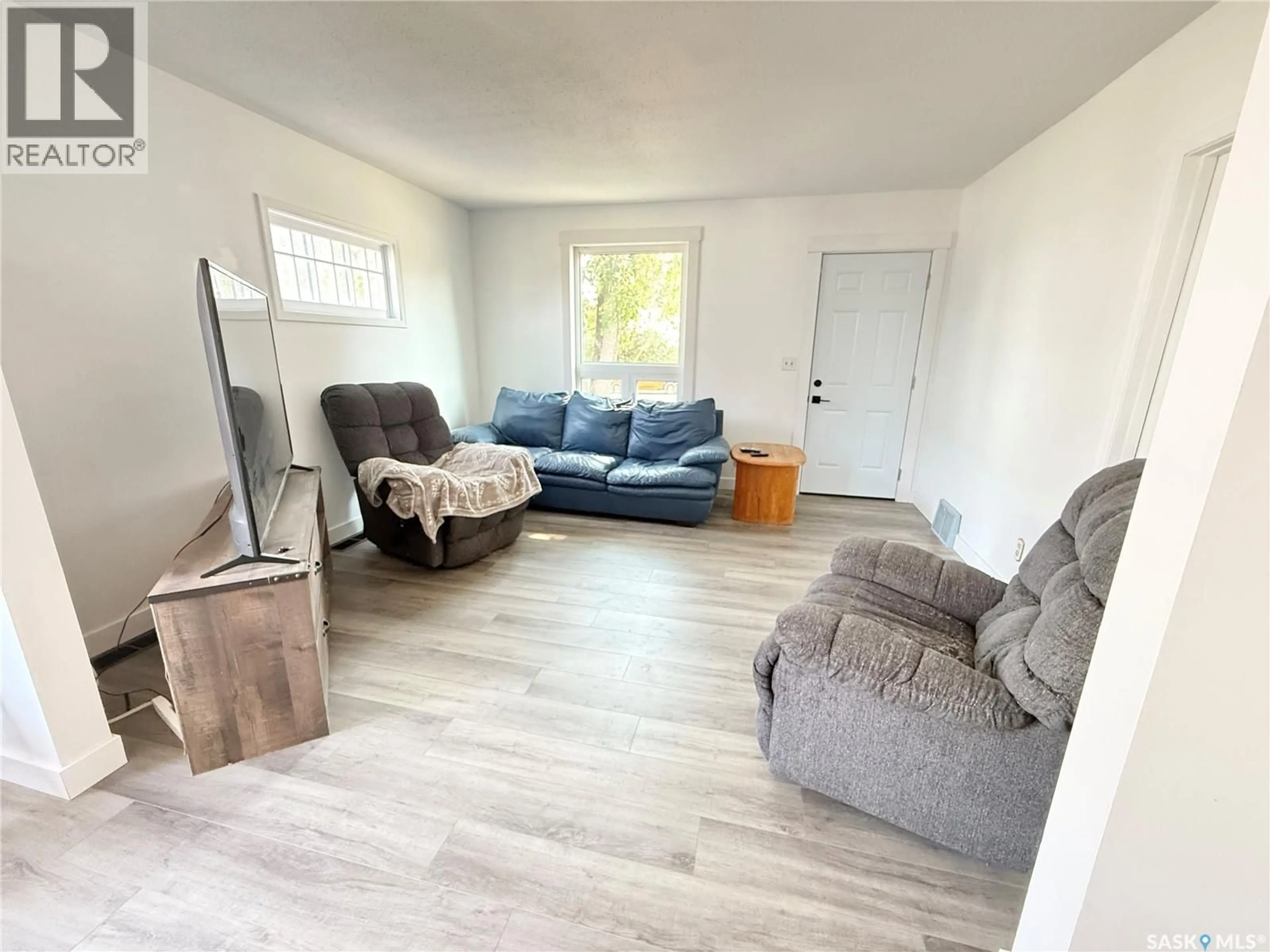 A pic of a room for 325 3RD AVENUE, Weyburn Saskatchewan S4H1X5