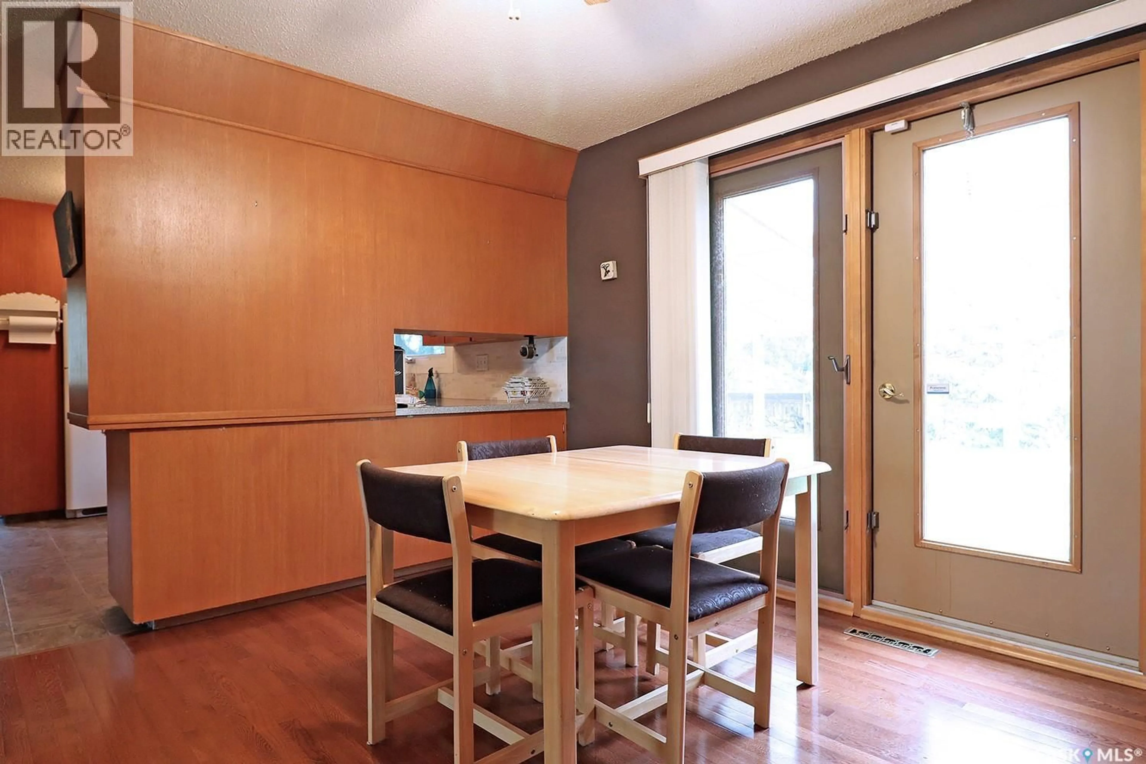 Dining room, wood/laminate floor for 91 MOSSFIELD PLACE, Yorkton Saskatchewan S3N2R1