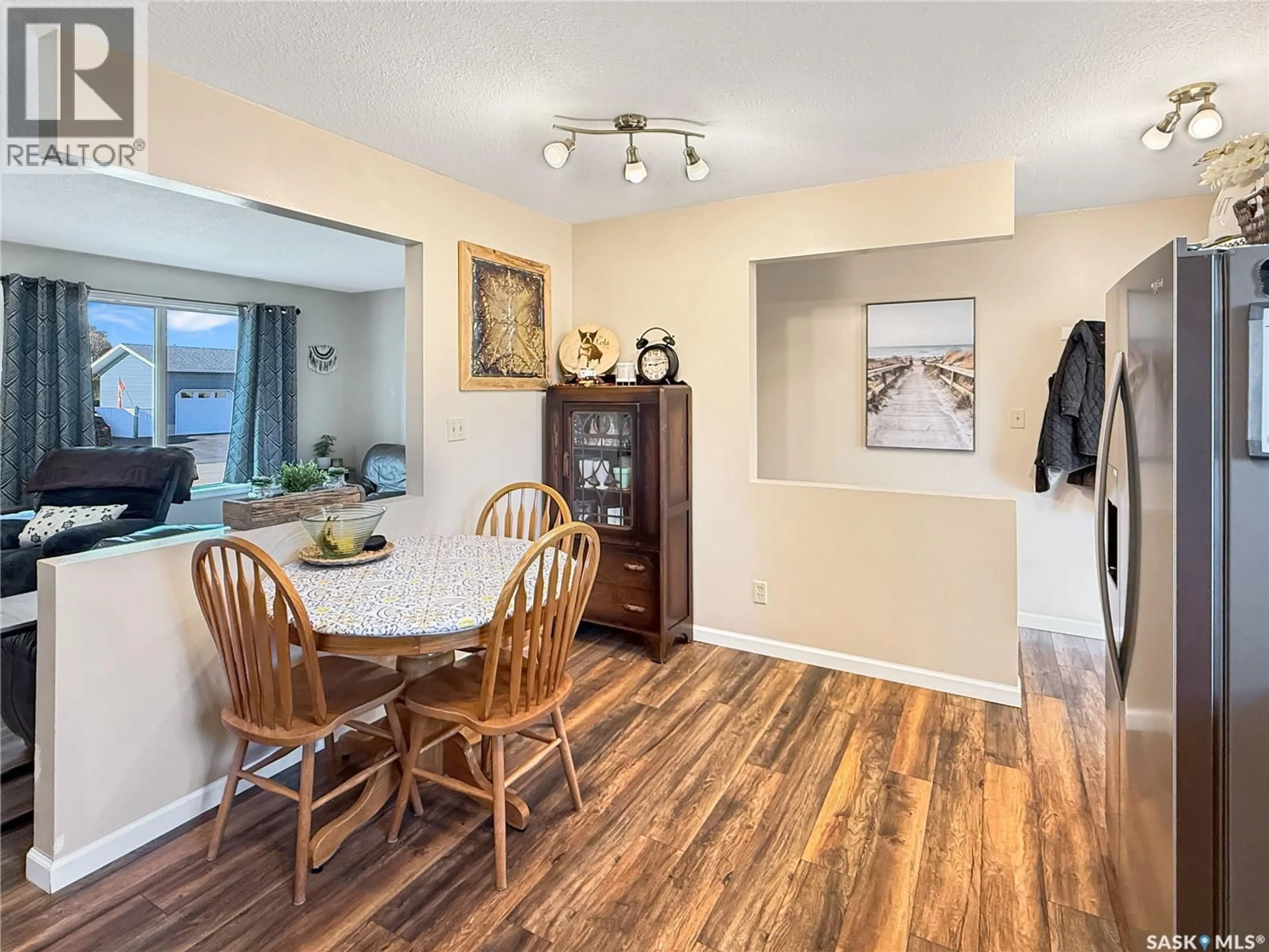 Dining room, wood/laminate floor for 432 30TH STREET, Battleford Saskatchewan S0M0E0