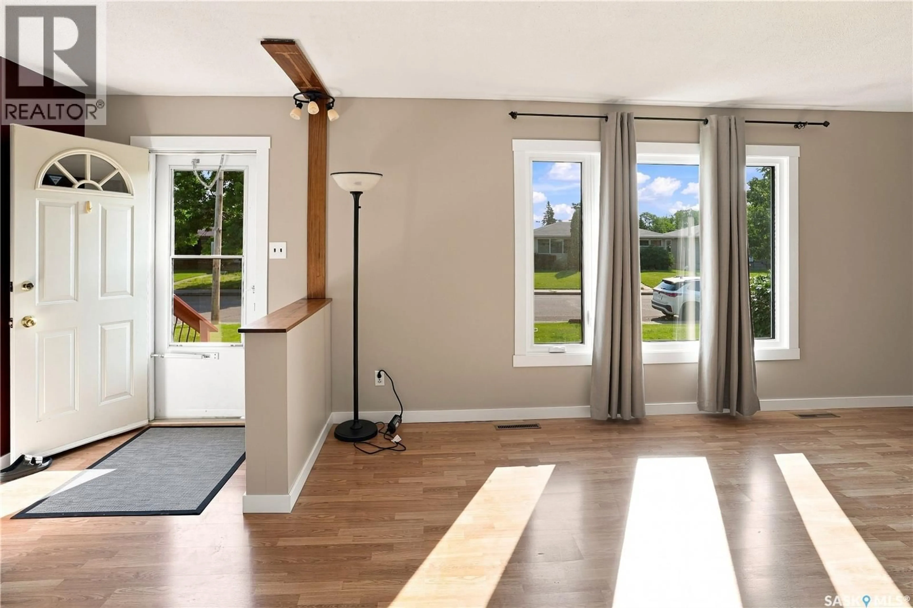 Indoor entryway for 571 104TH STREET, North Battleford Saskatchewan S9A1M5