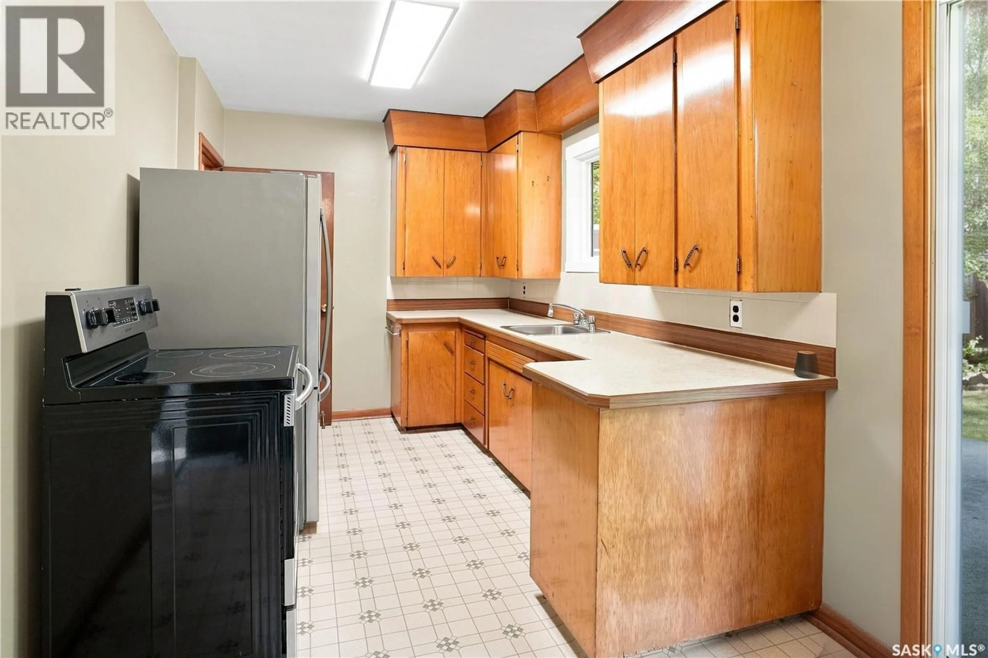 Standard kitchen, ceramic/tile floor for 571 104TH STREET, North Battleford Saskatchewan S9A1M5