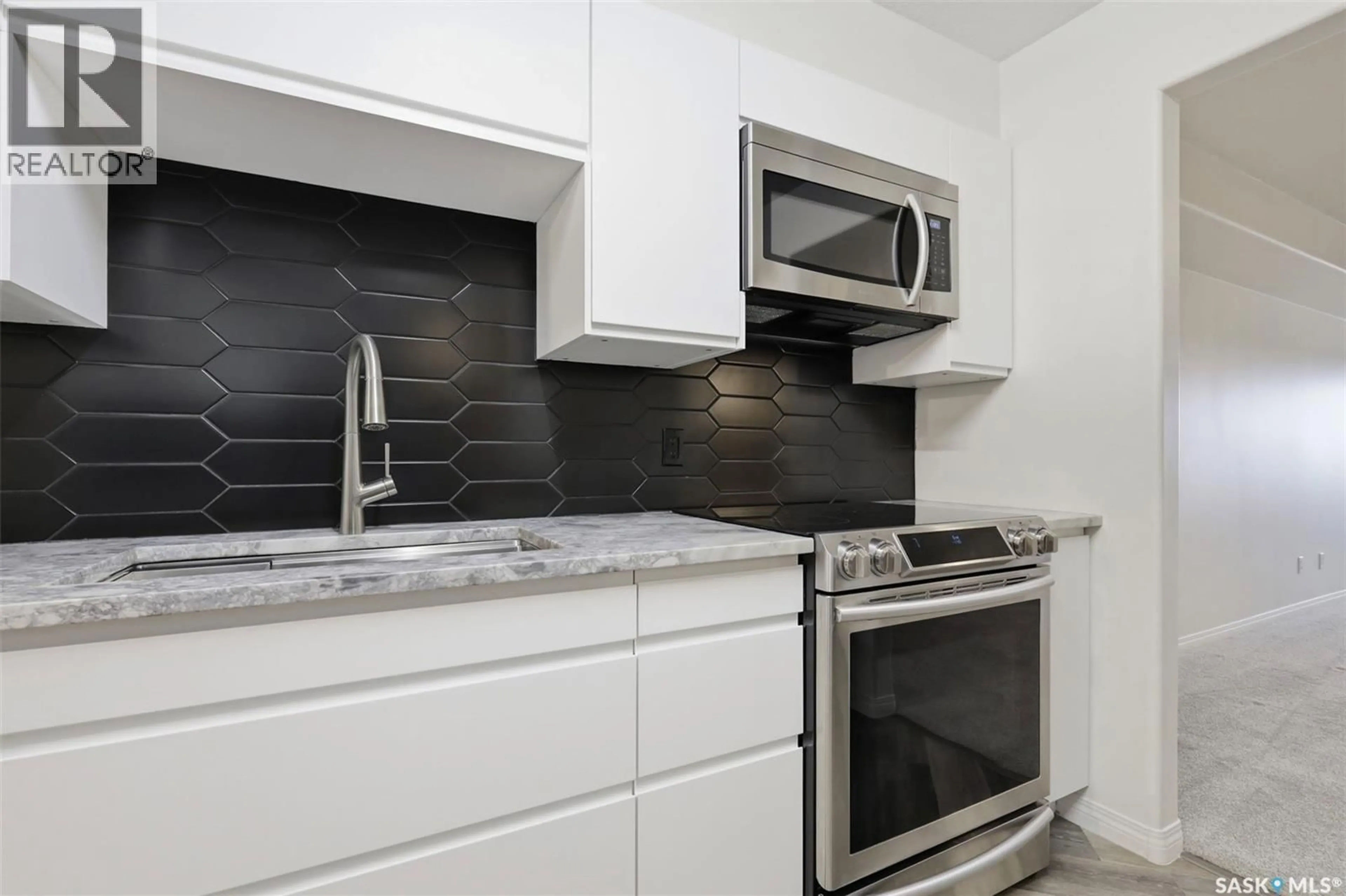 Standard kitchen, unknown for 208 - 1700 MAIN STREET E, Saskatoon Saskatchewan S7H5S1
