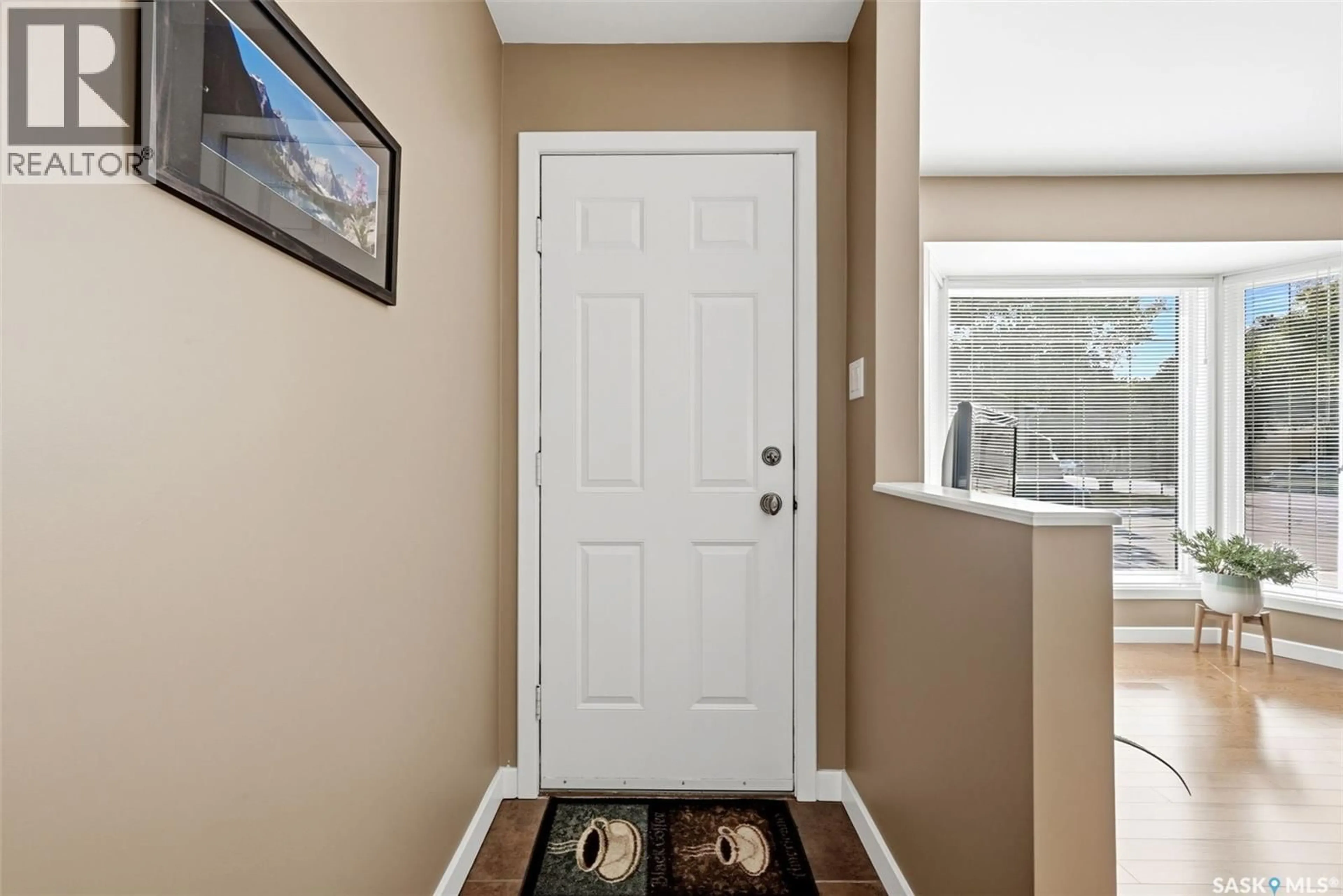 Indoor entryway for 906 HOPKINS CRESCENT, Regina Saskatchewan S4X2N3