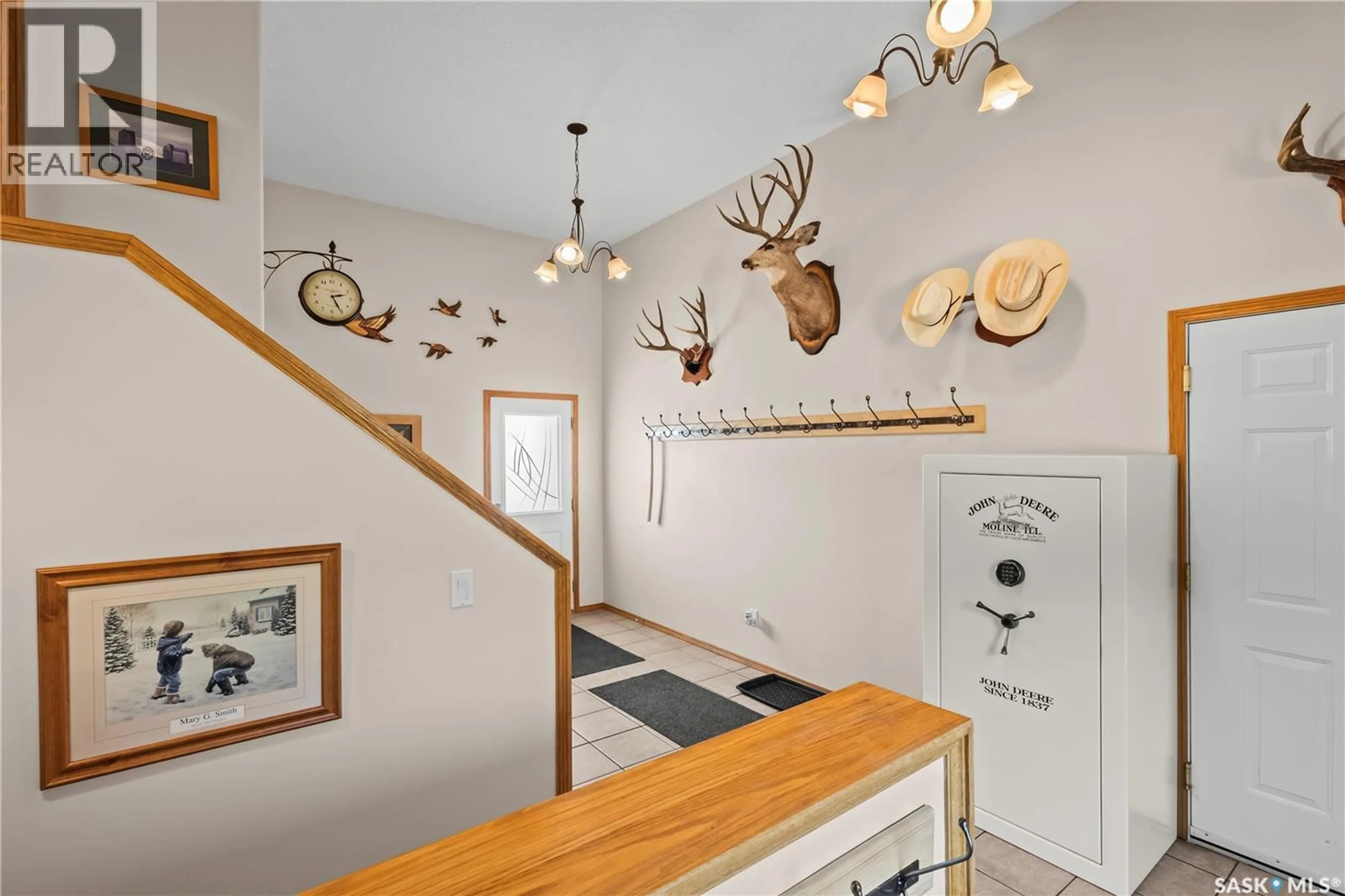 Indoor entryway for BATTLEFORD EQUESTRIAN ACREAGE, Battle River Rm No. 438 Saskatchewan S0M0E0