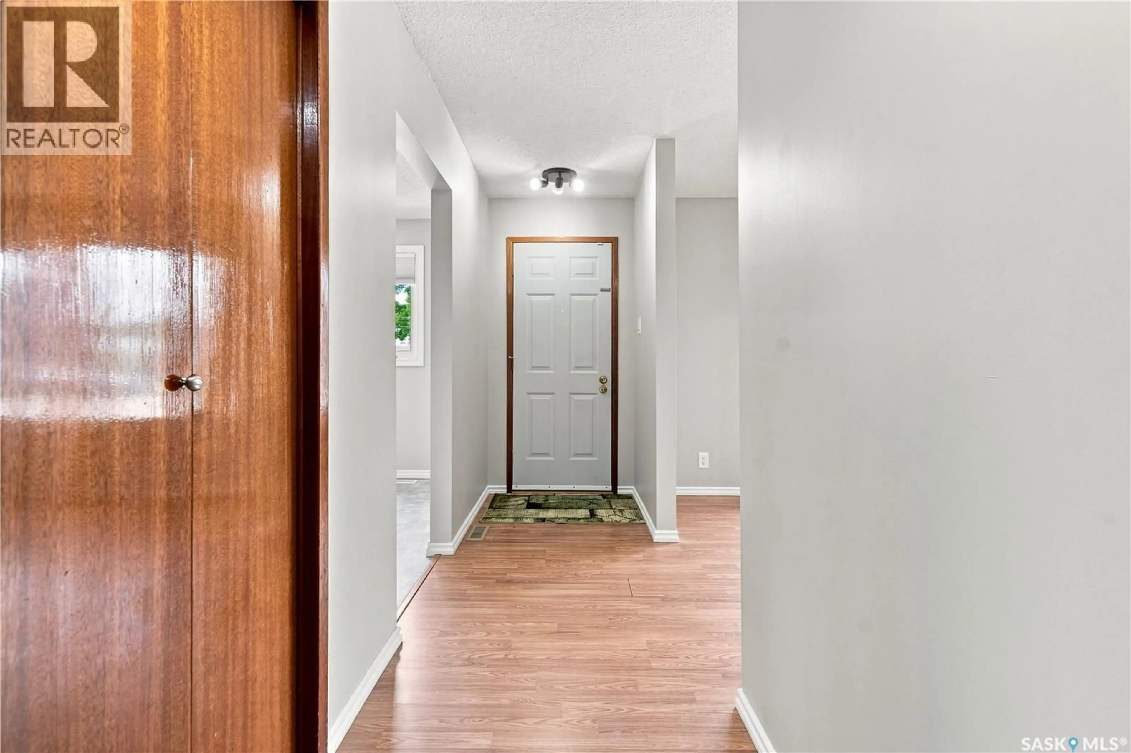 Indoor entryway for 790 13TH AVENUE, Moose Jaw Saskatchewan S6H6H6