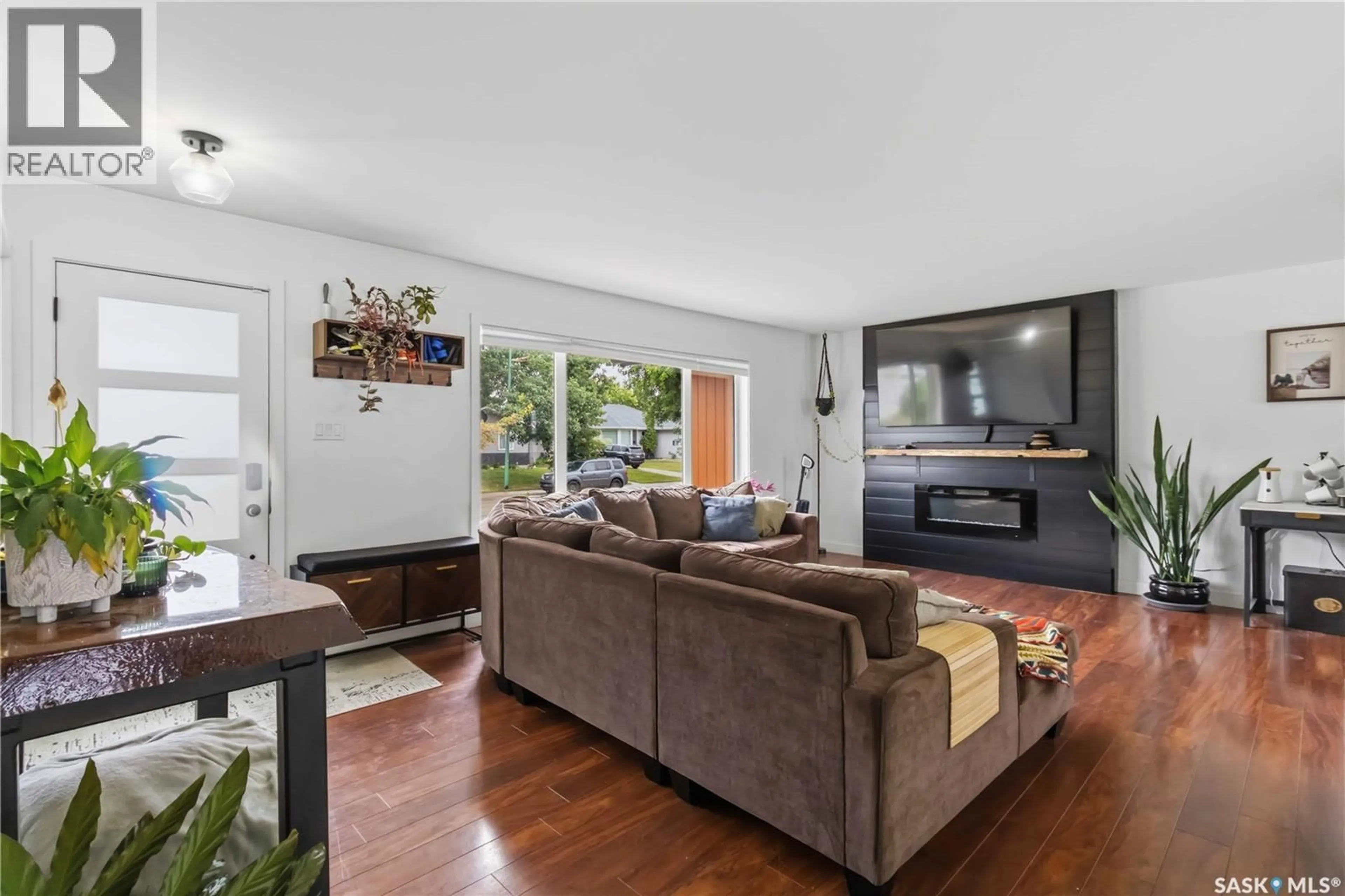 Living room with furniture, unknown for 30 CORY PLACE, Saskatoon Saskatchewan S7M5G8
