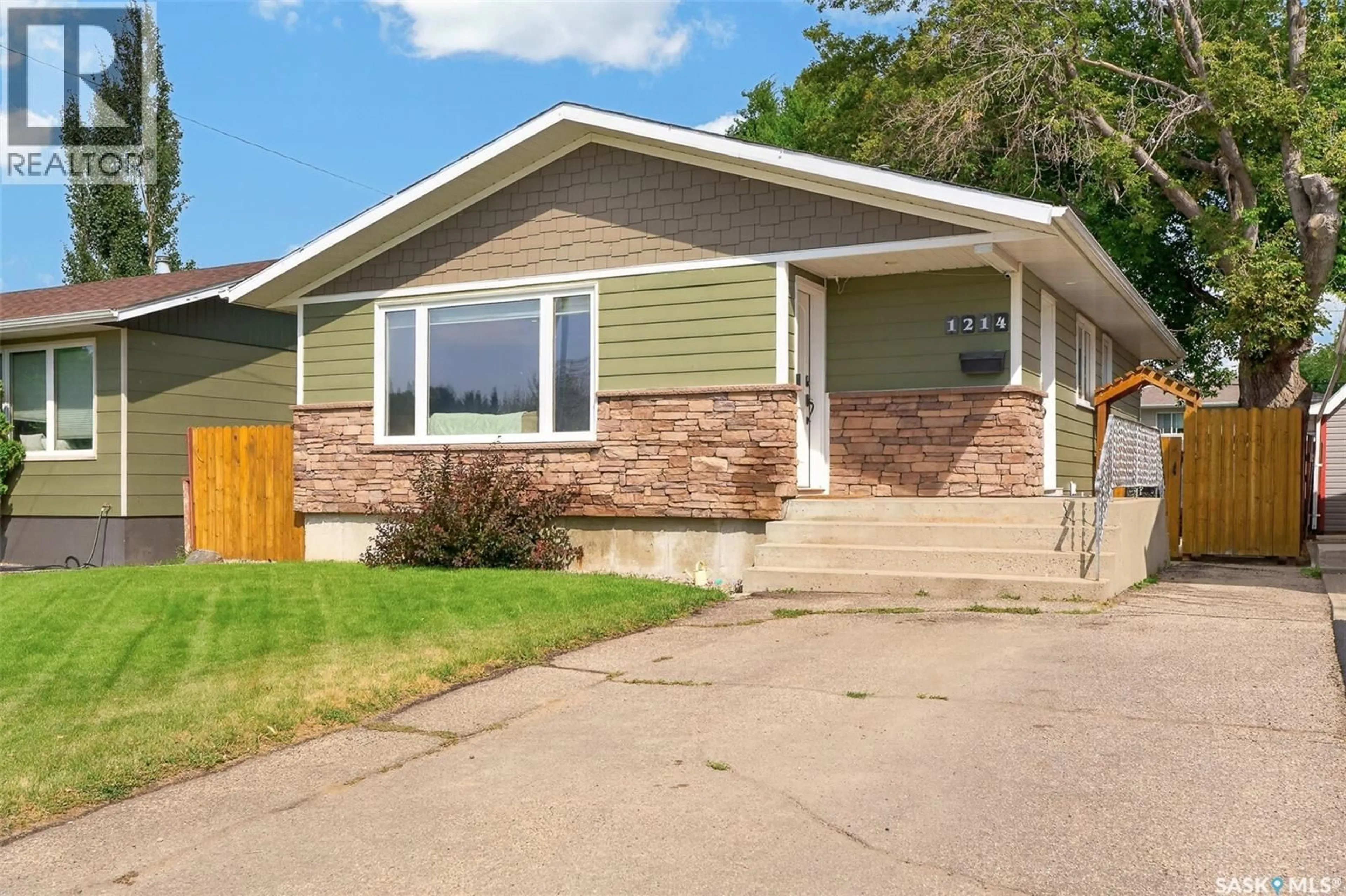 Home with vinyl exterior material, street for 1214 GRANDVIEW STREET, Moose Jaw Saskatchewan S6H5M2