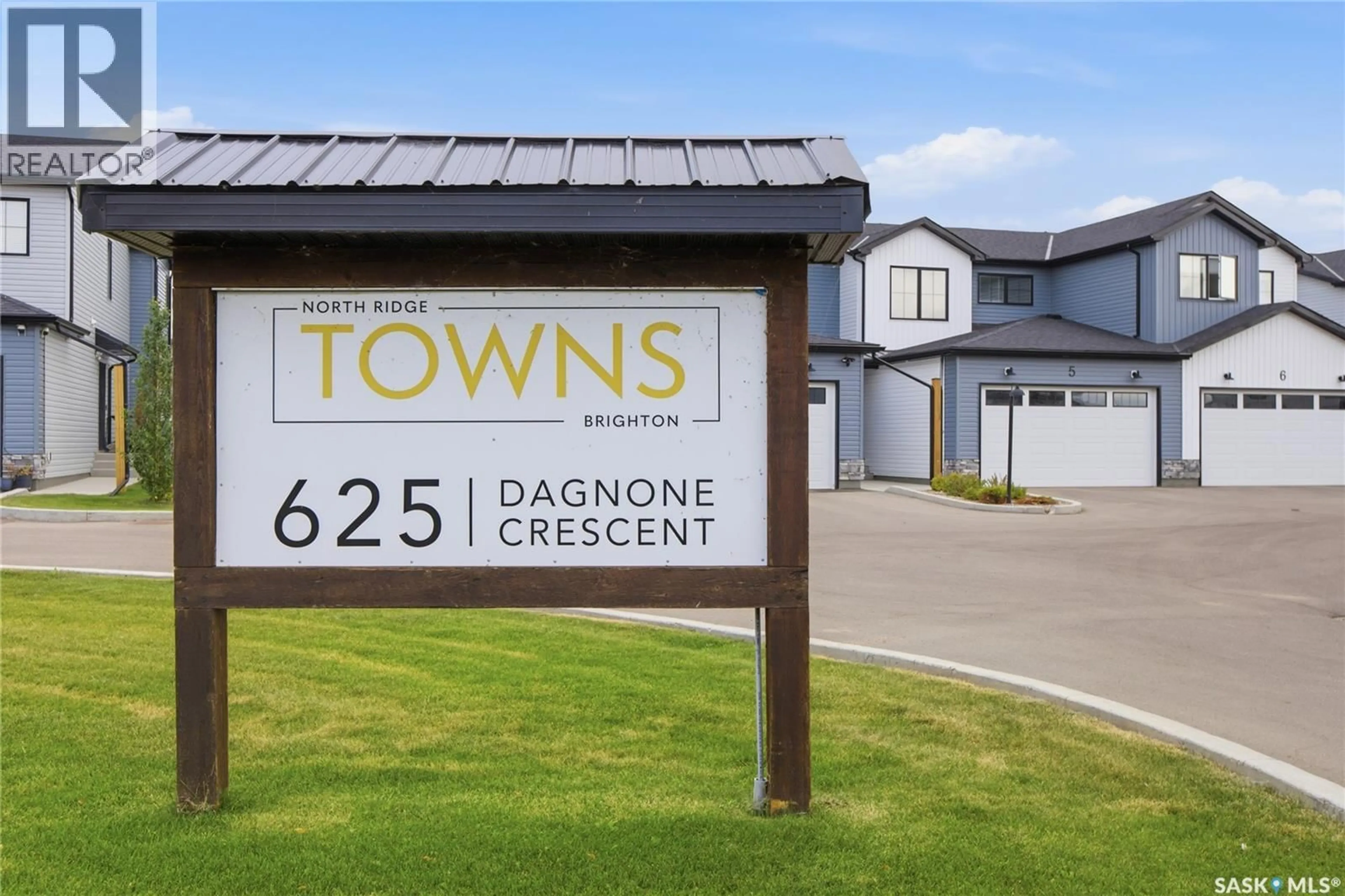 A pic from outside/outdoor area/front of a property/back of a property/a pic from drone, street for 5 - 625 DAGNONE CRESCENT, Saskatoon Saskatchewan S7V1K9