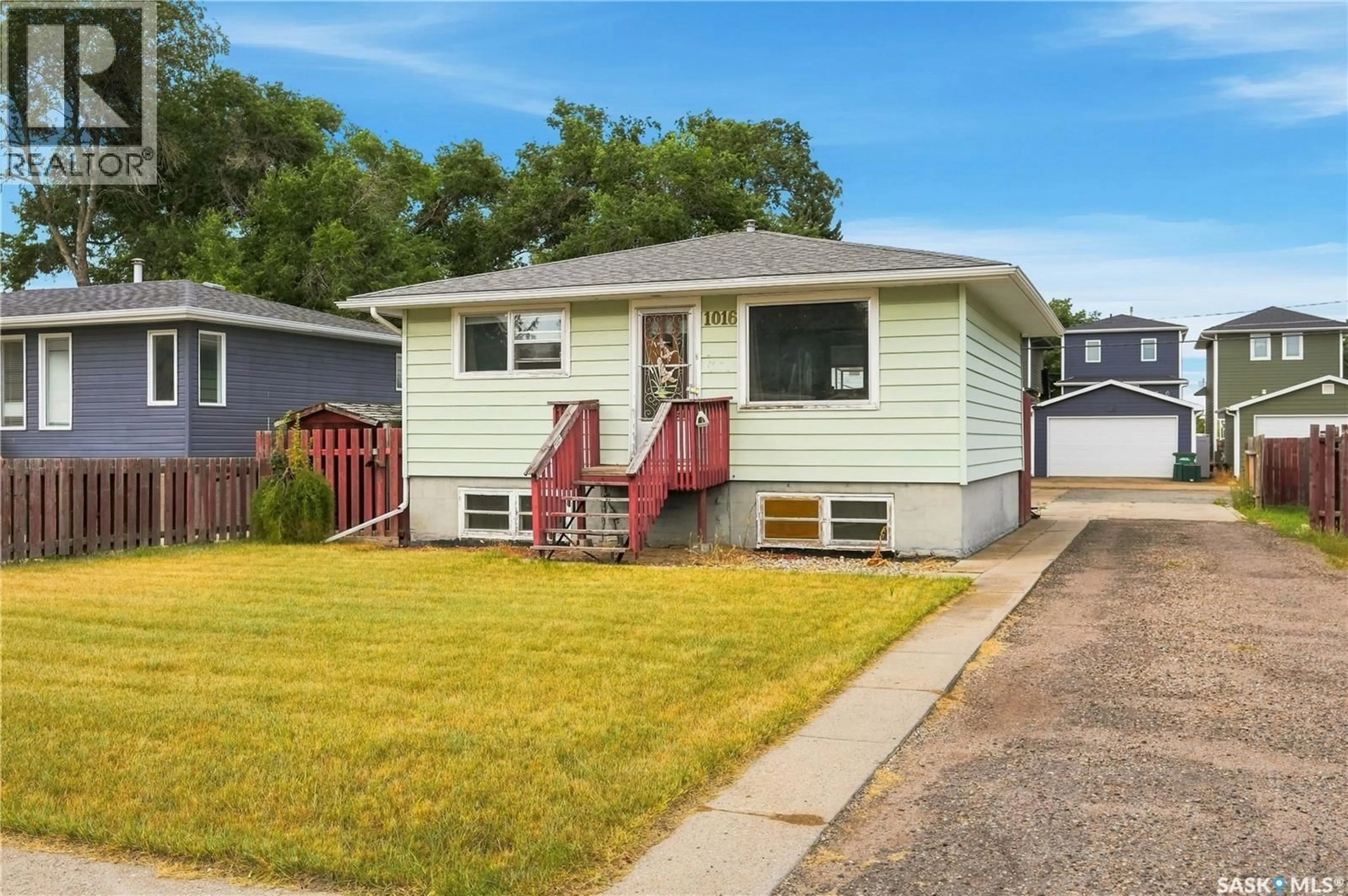 Home with vinyl exterior material, street for 1016 HASTINGS STREET, Moose Jaw Saskatchewan S6H5R8