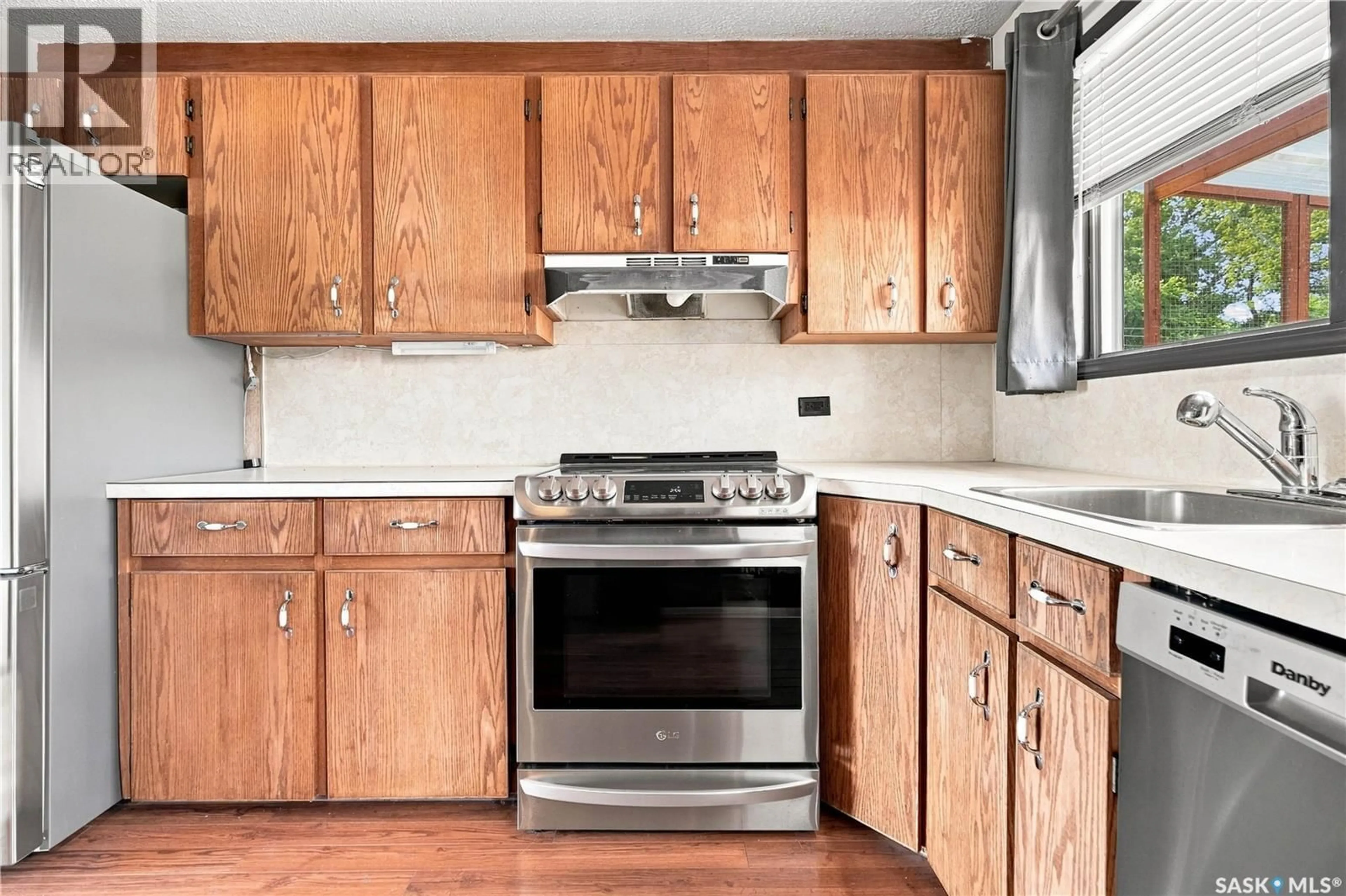 Standard kitchen, wood/laminate floor for 1016 HASTINGS STREET, Moose Jaw Saskatchewan S6H5R8