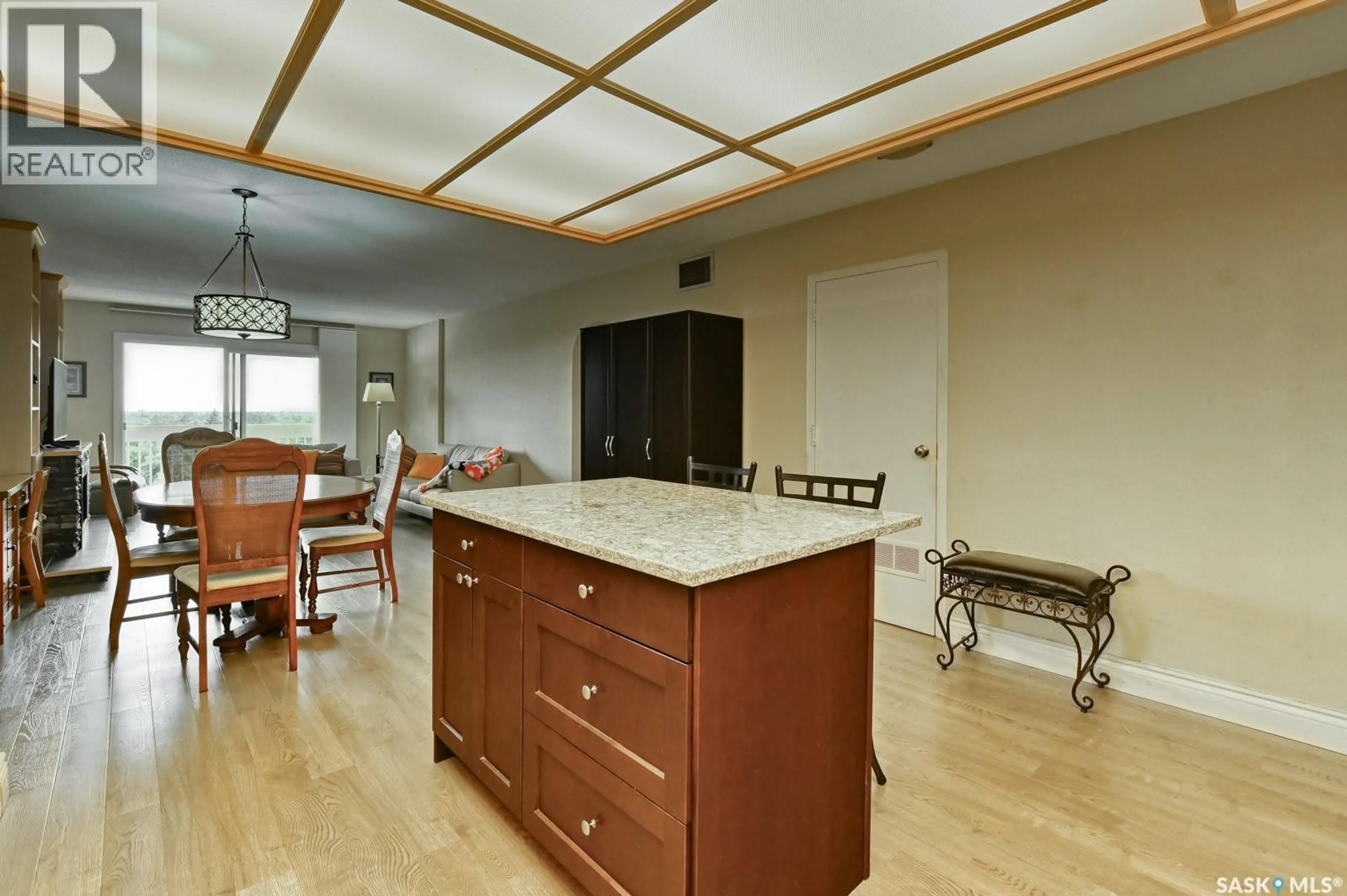 Open concept kitchen, unknown for 3520 - 801 HILLSDALE STREET, Regina Saskatchewan S4S5Z5