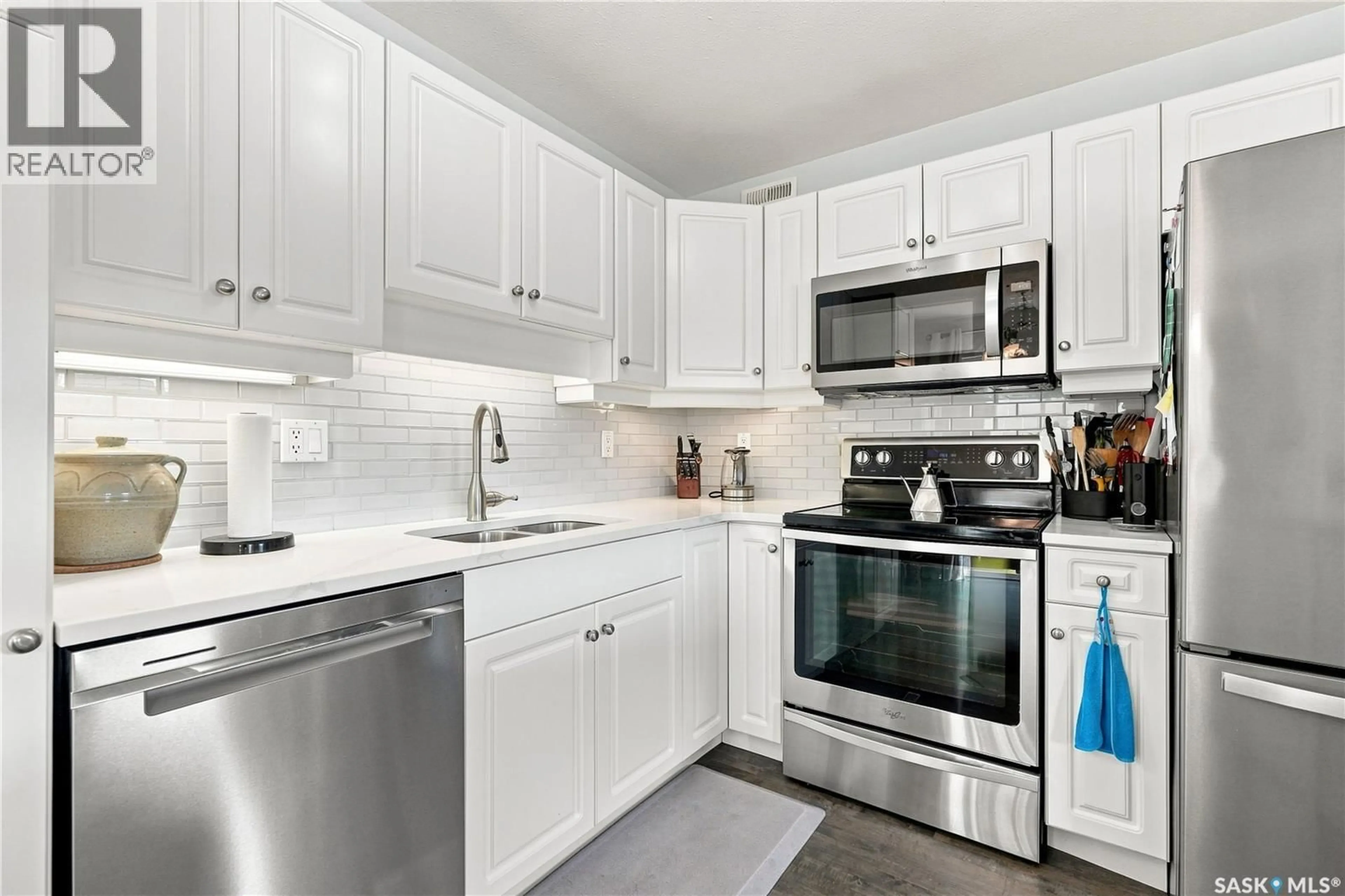 Standard kitchen, ceramic/tile floor for 110 - 5 BANYAN CRESCENT, Saskatoon Saskatchewan S7V1G7