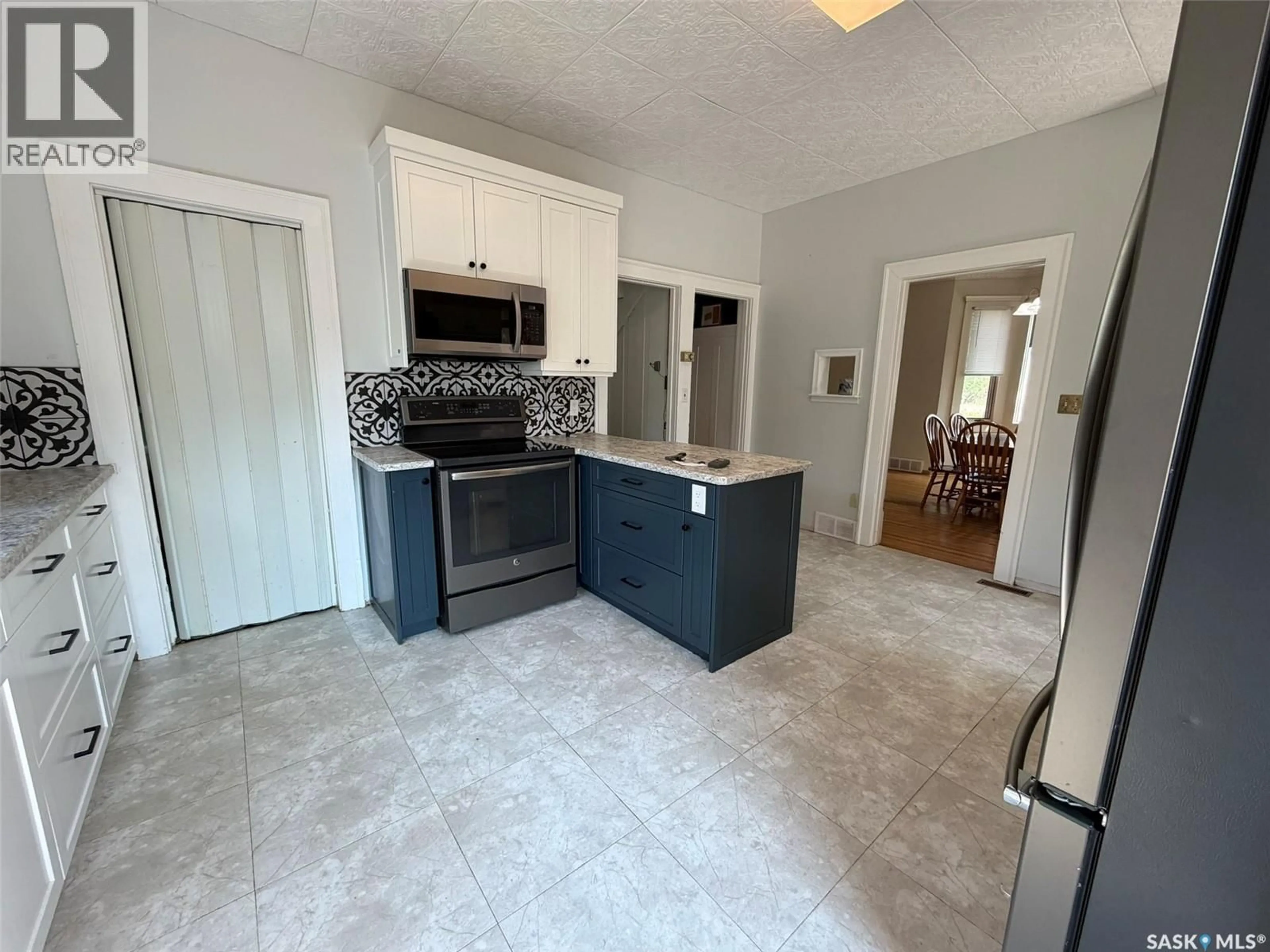 Open concept kitchen, ceramic/tile floor for 229 4TH AVENUE, Lafleche Saskatchewan S0H2K0