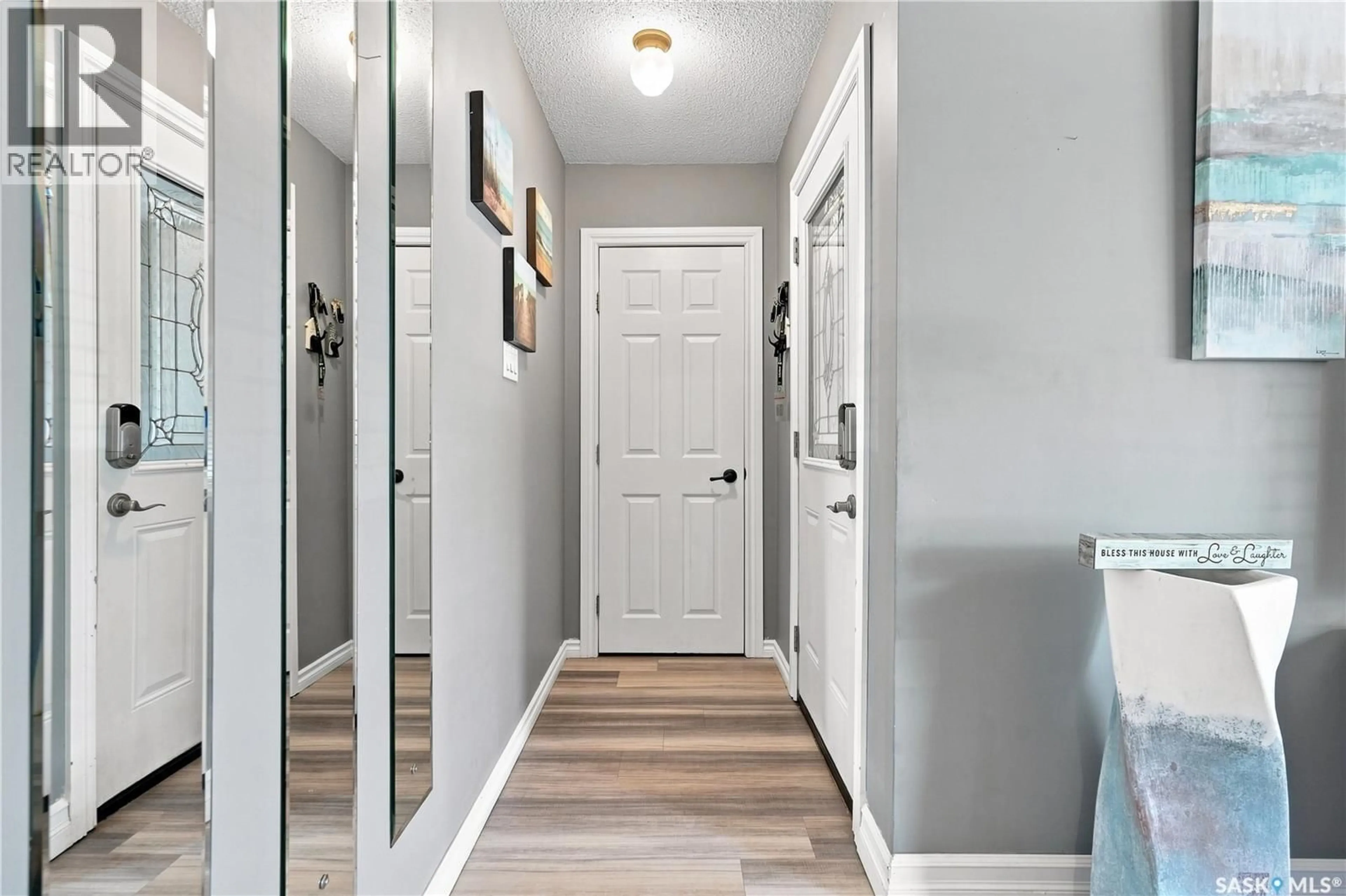 Indoor entryway for 1312 KING CRESCENT, Moose Jaw Saskatchewan S6H3G2