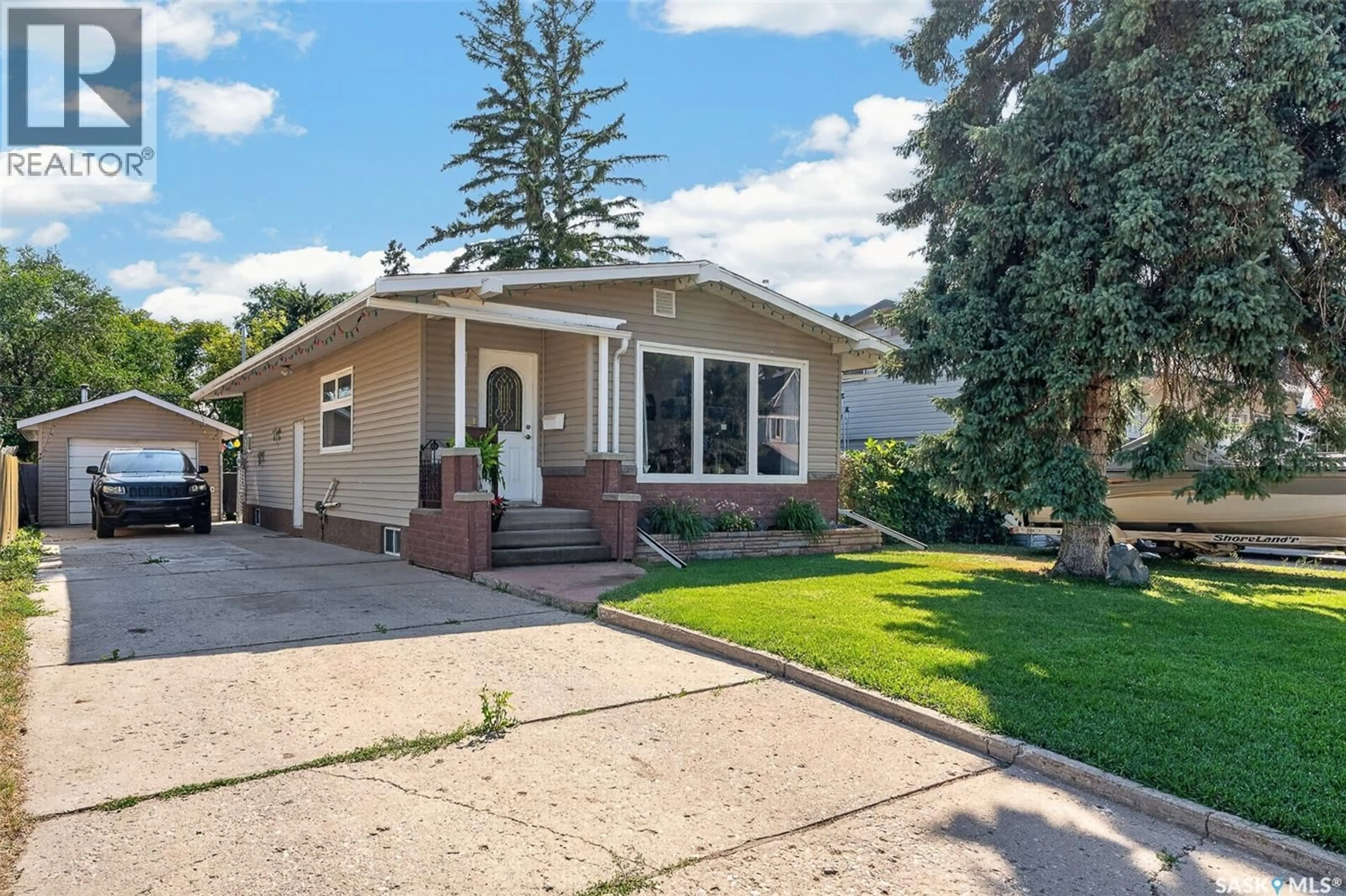 Home with vinyl exterior material, street for 529 ATHABASCA STREET, Moose Jaw Saskatchewan S6H2C5