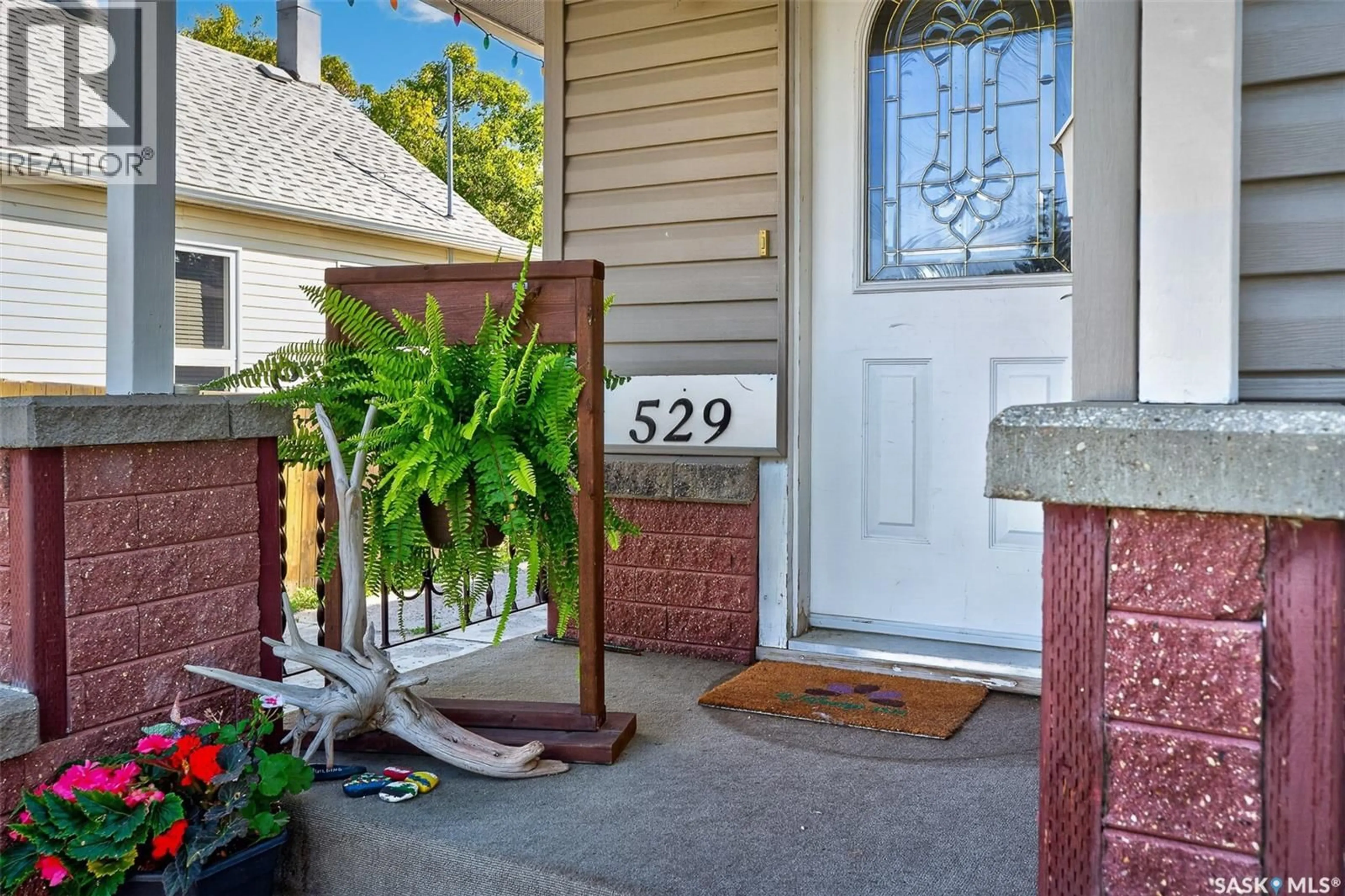 Indoor entryway for 529 ATHABASCA STREET, Moose Jaw Saskatchewan S6H2C5