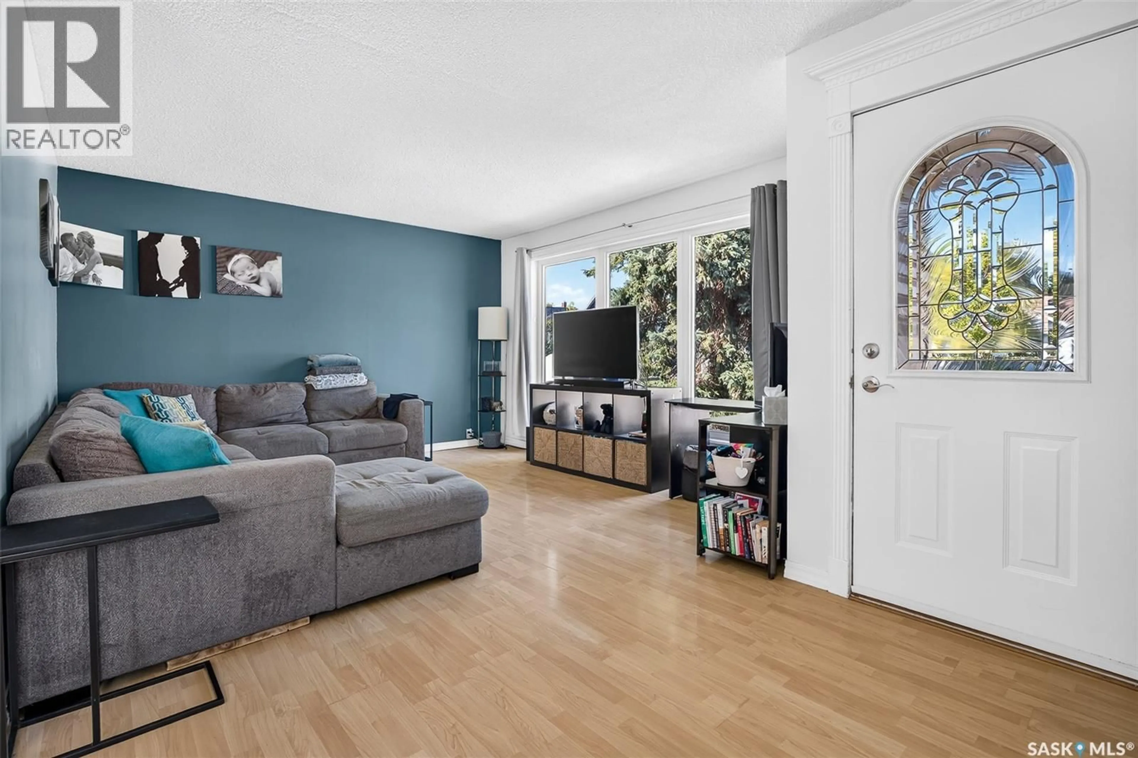 Living room with furniture, unknown for 529 ATHABASCA STREET, Moose Jaw Saskatchewan S6H2C5