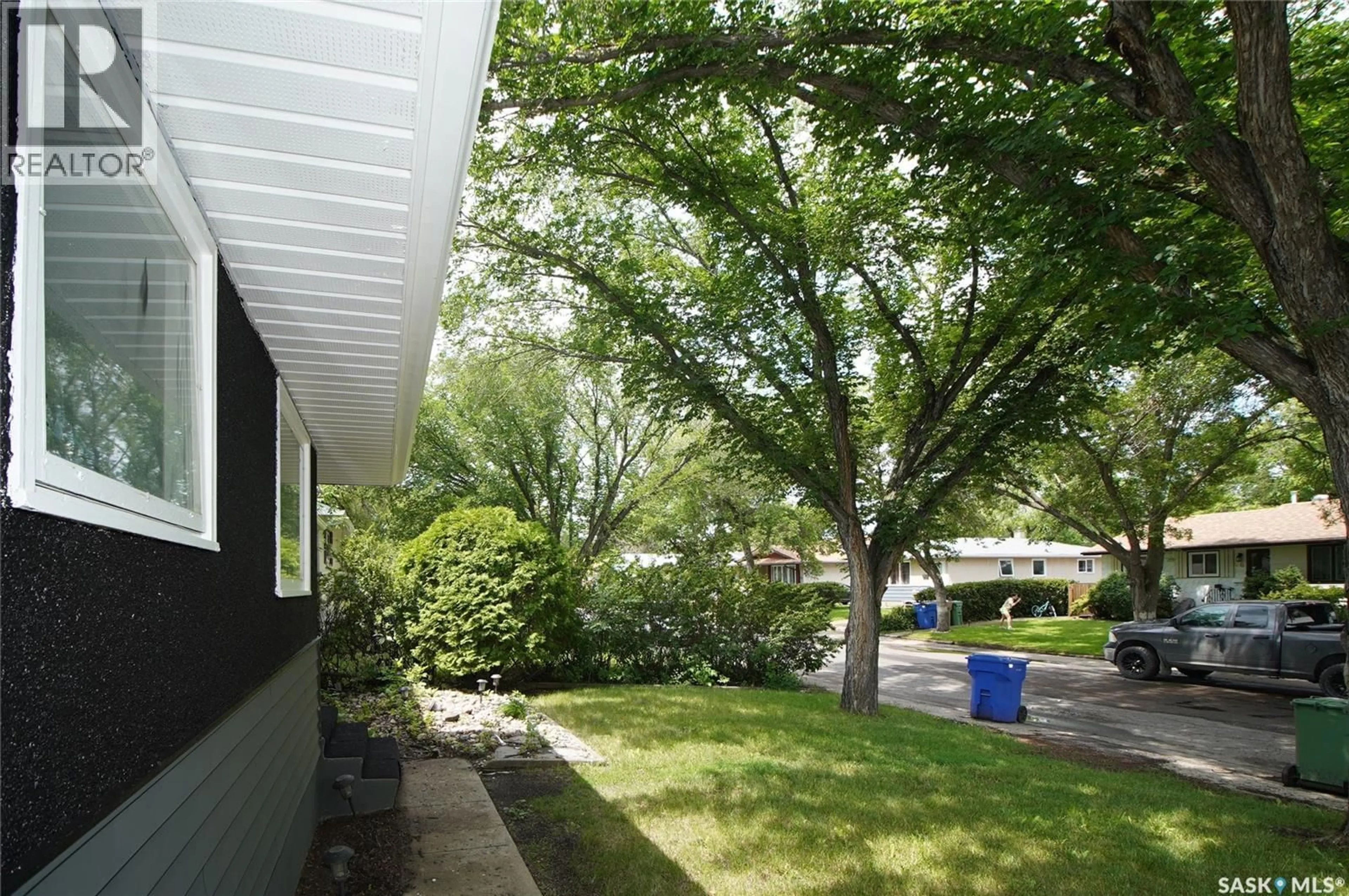Patio, street for 61 BANNISTER AVENUE, Regina Saskatchewan S4R5K8