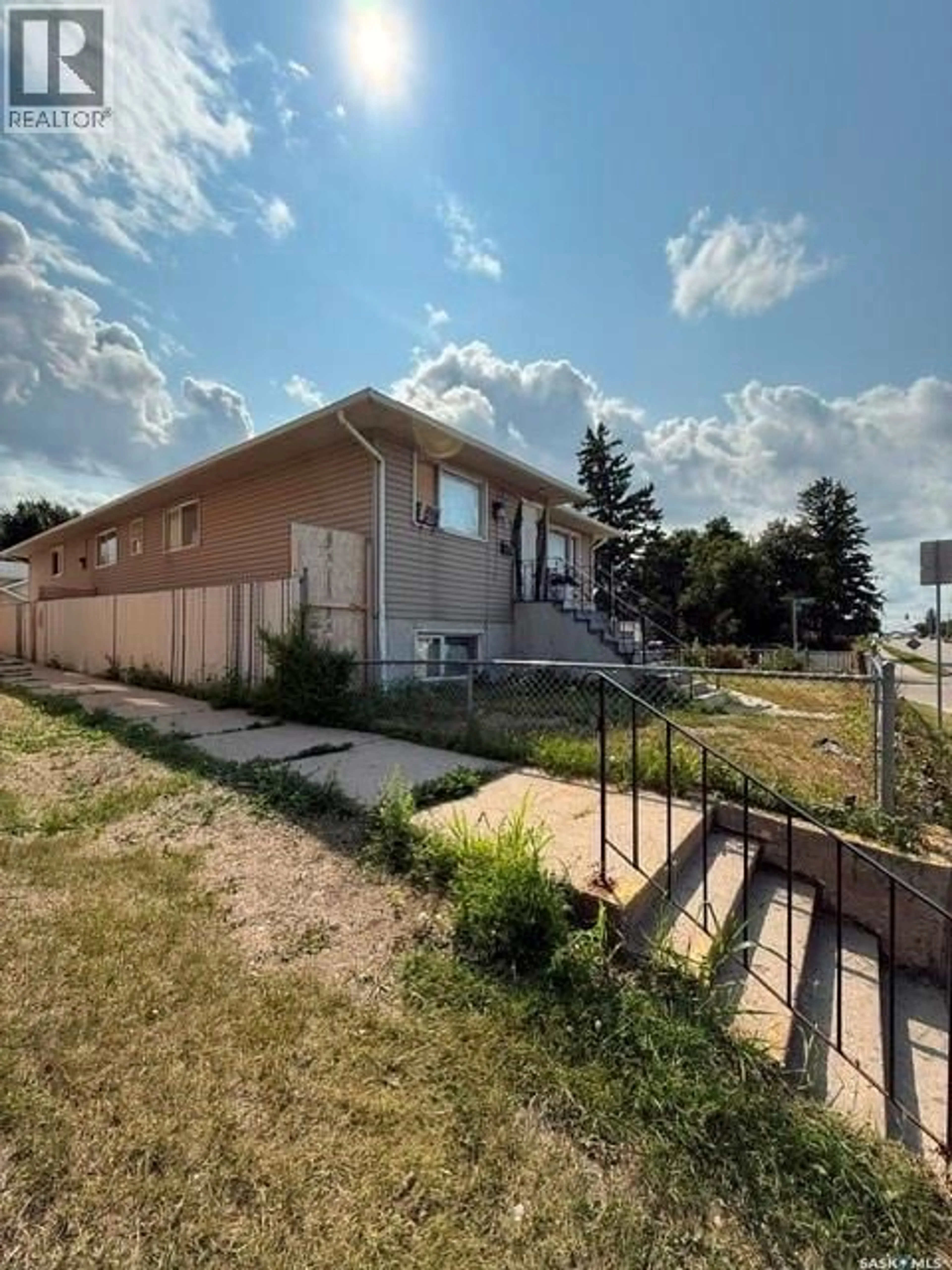 A pic from outside/outdoor area/front of a property/back of a property/a pic from drone, unknown for 1627 22ND STREET, Saskatoon Saskatchewan S7R0J9