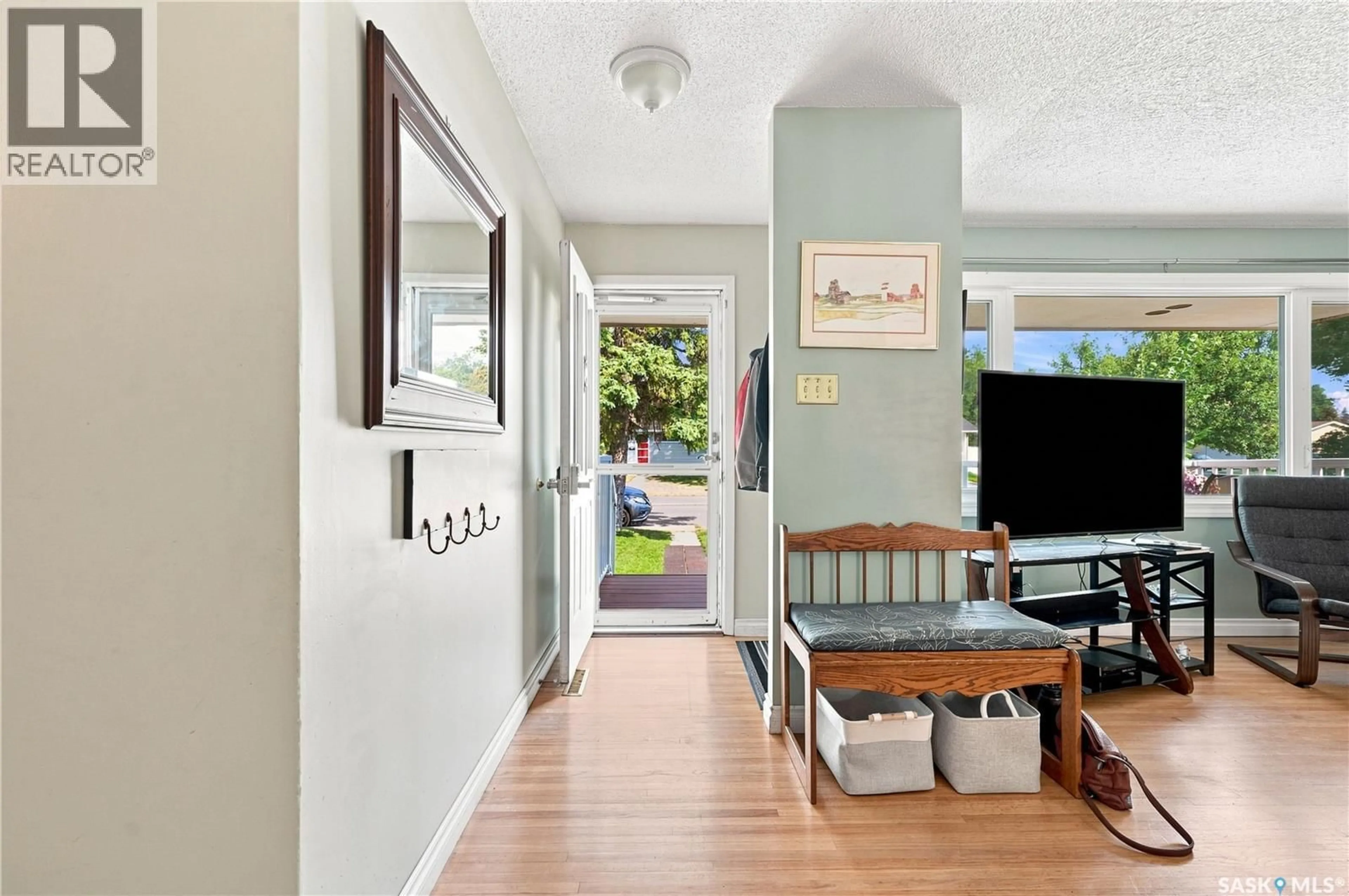 Indoor entryway for 1810 CAIRNS AVENUE, Saskatoon Saskatchewan S7H2J1