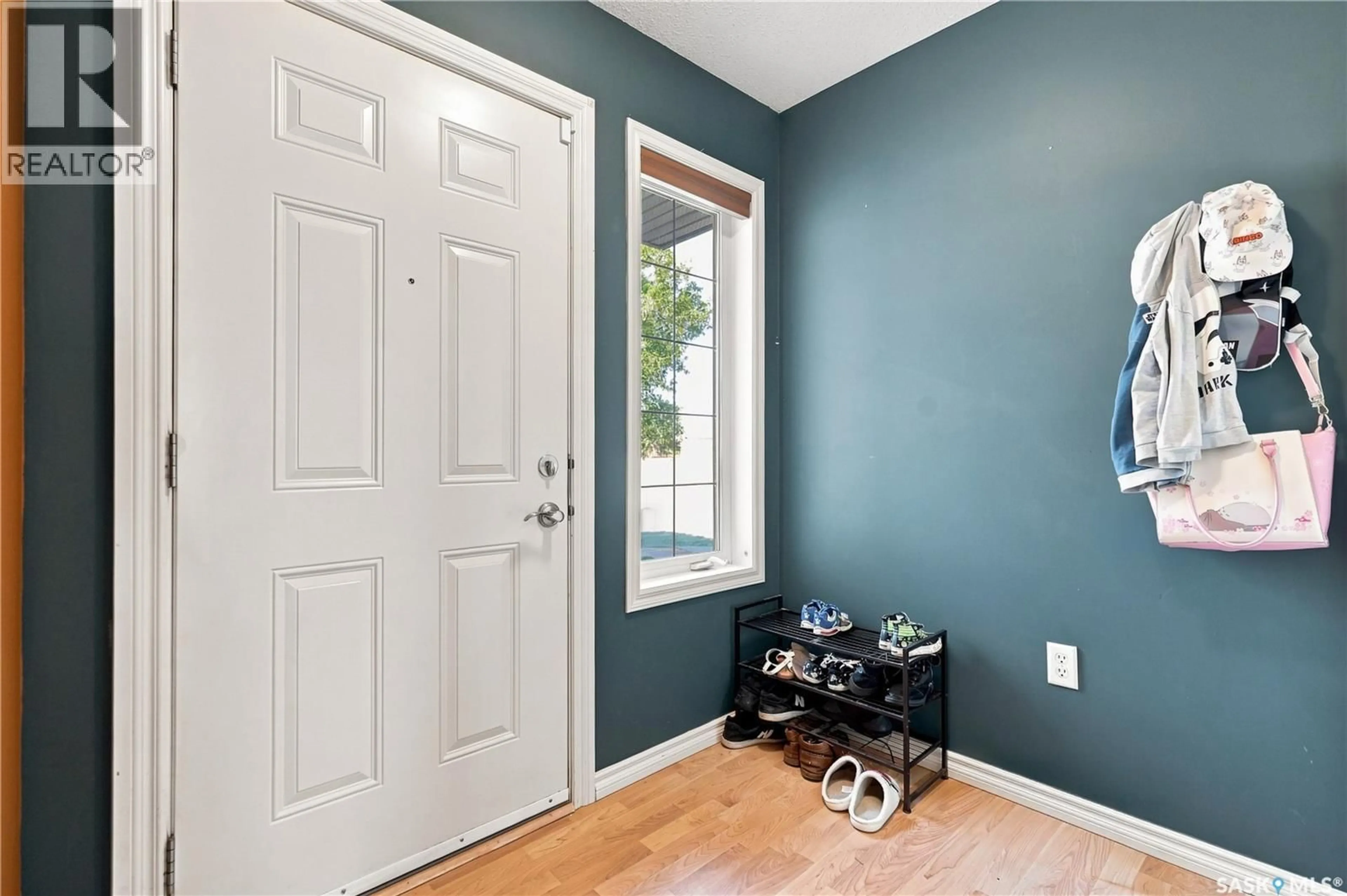 Indoor entryway for 3101 - 44 TREGARVA DRIVE, Regina Saskatchewan S4V0K7