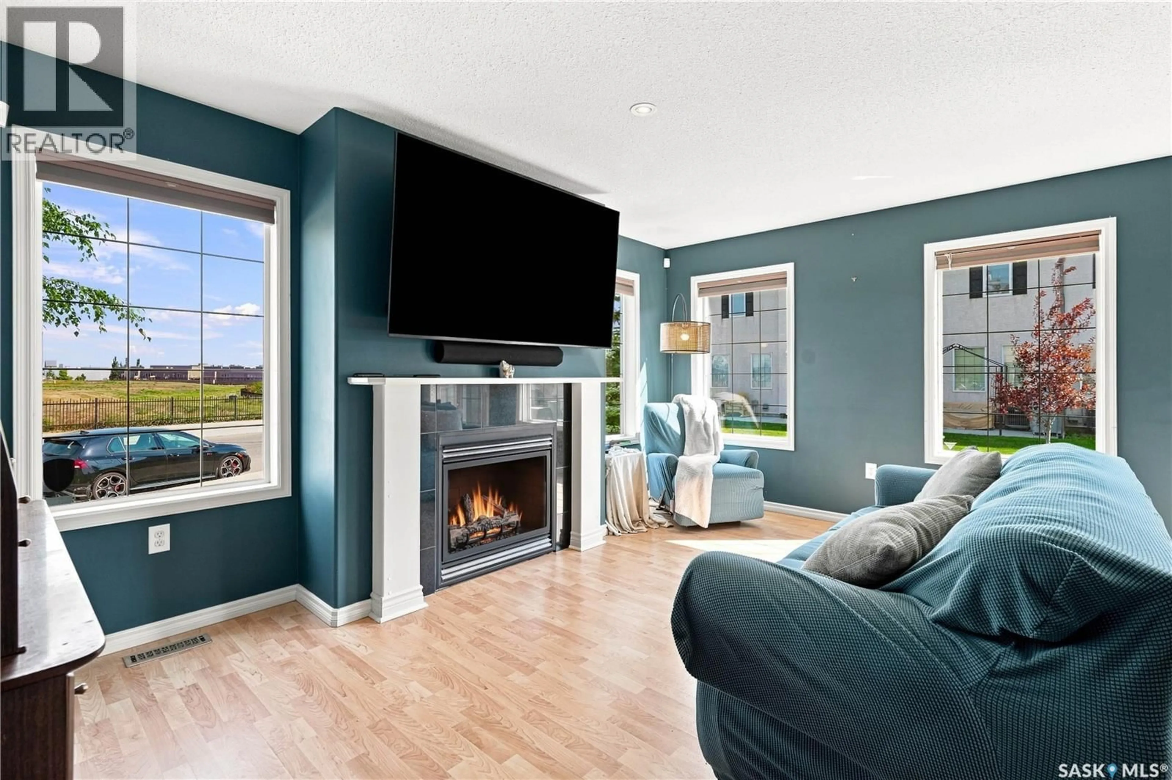 Living room with furniture, unknown for 3101 - 44 TREGARVA DRIVE, Regina Saskatchewan S4V0K7