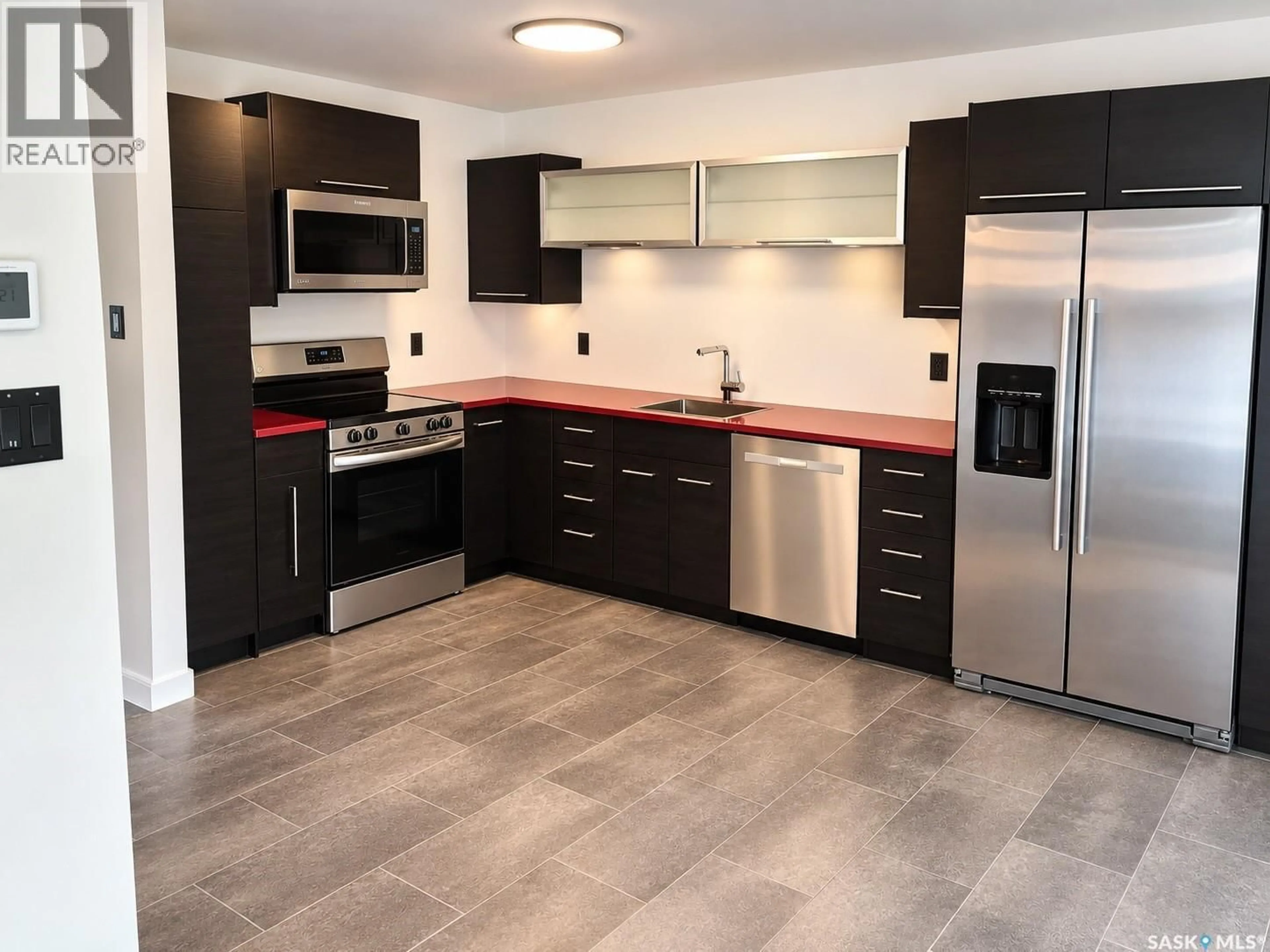 Standard kitchen, unknown for 905A ARGYLE AVENUE, Saskatoon Saskatchewan S7H2V9