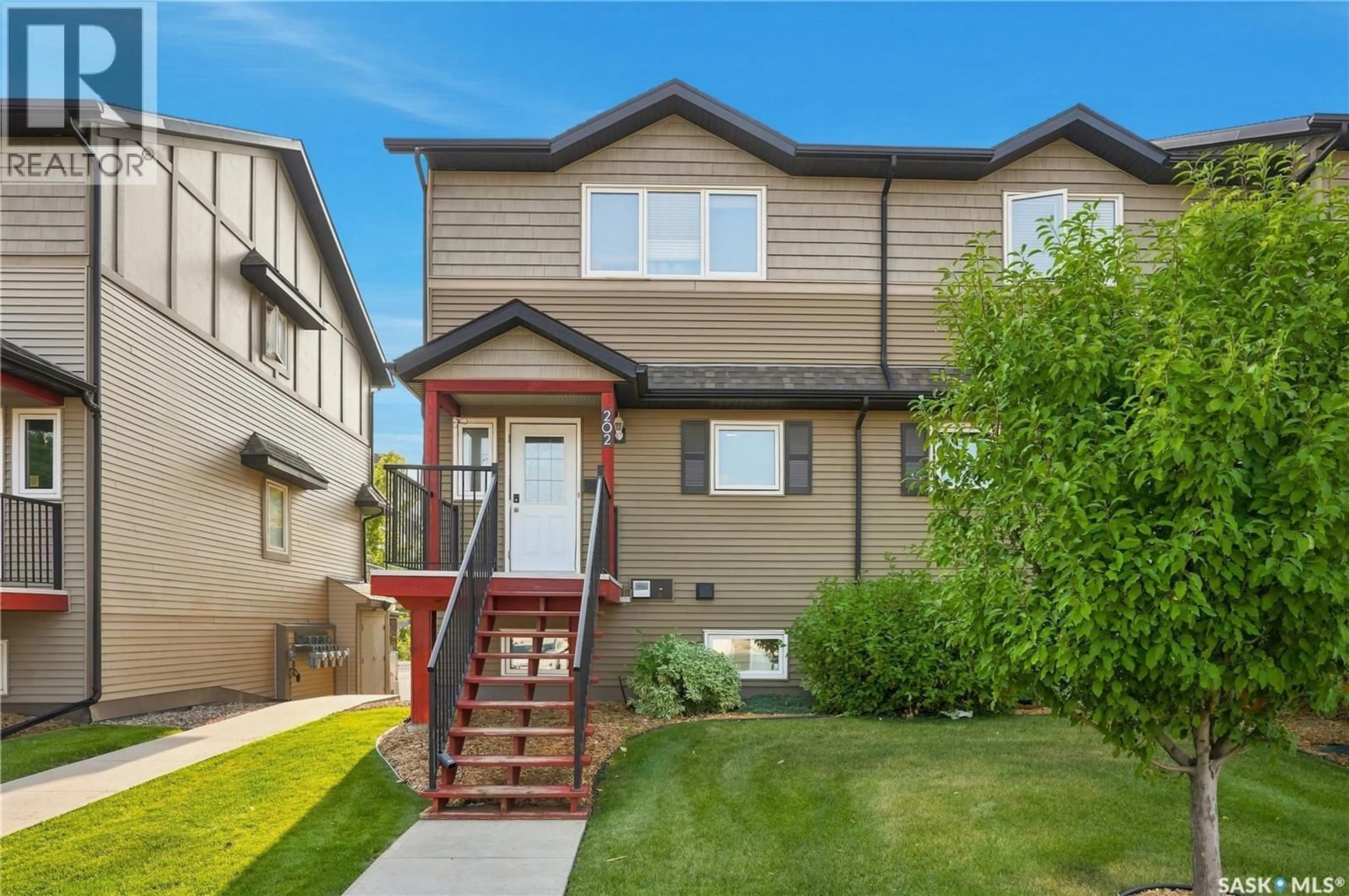 Home with vinyl exterior material, street for 202 110 SHILLINGTON CRESCENT, Saskatoon Saskatchewan S7M3Z8