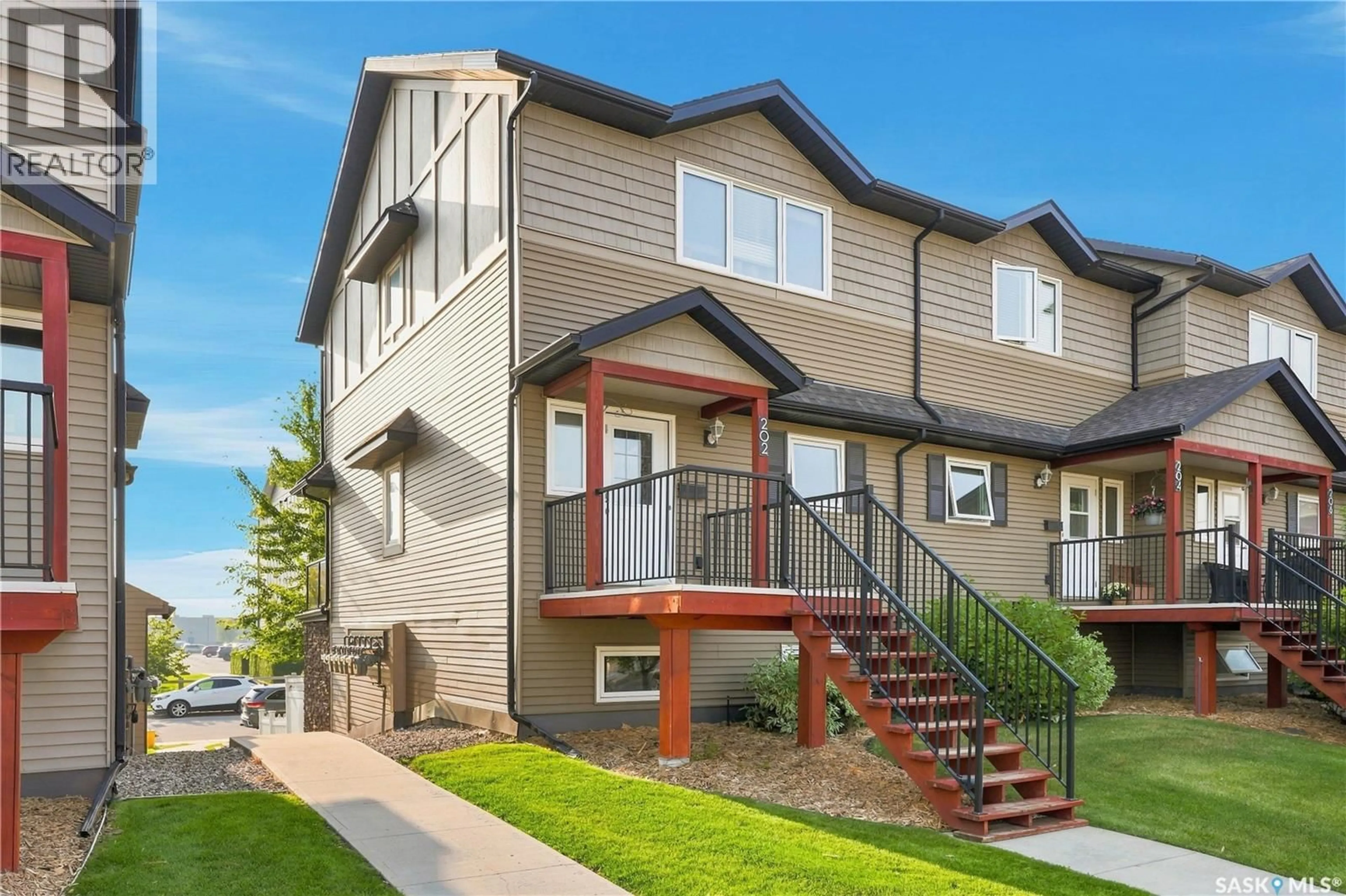Home with vinyl exterior material, street for 202 110 SHILLINGTON CRESCENT, Saskatoon Saskatchewan S7M3Z8