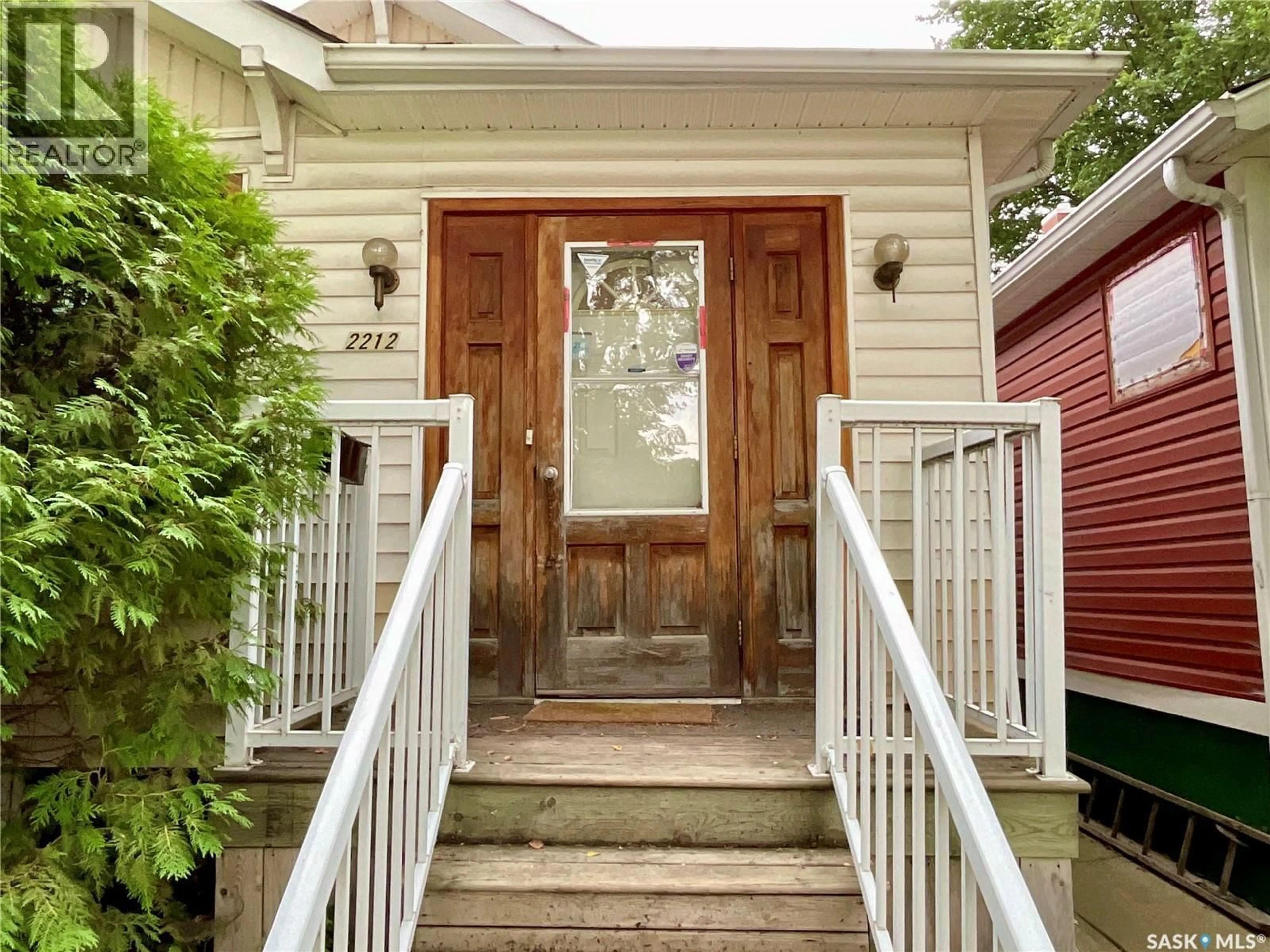 Indoor entryway for 2212 MONTREAL STREET, Regina Saskatchewan S4P1L6
