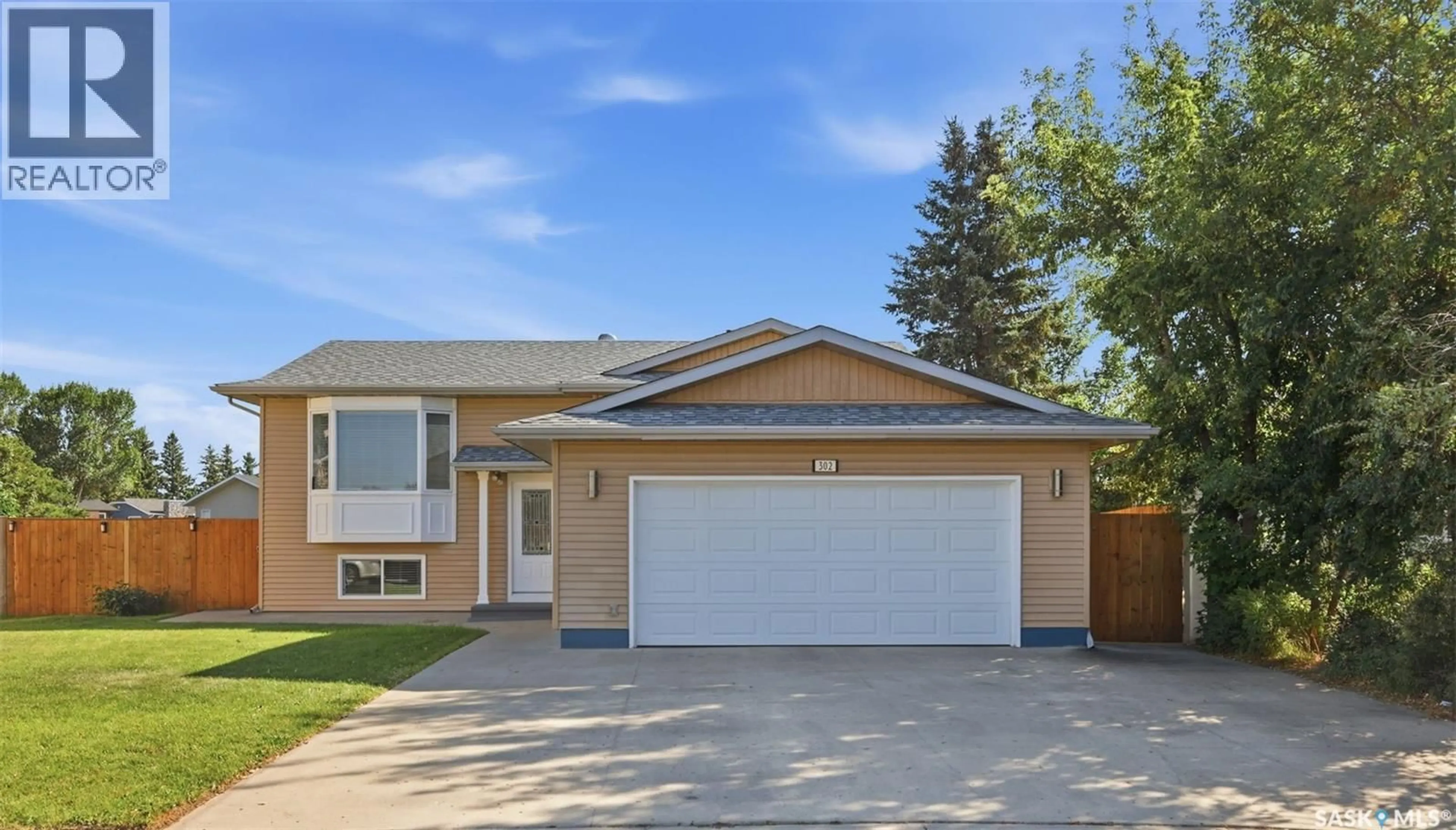 Home with vinyl exterior material, street for 302 NIXON CRESCENT, Saskatoon Saskatchewan S7L7G1