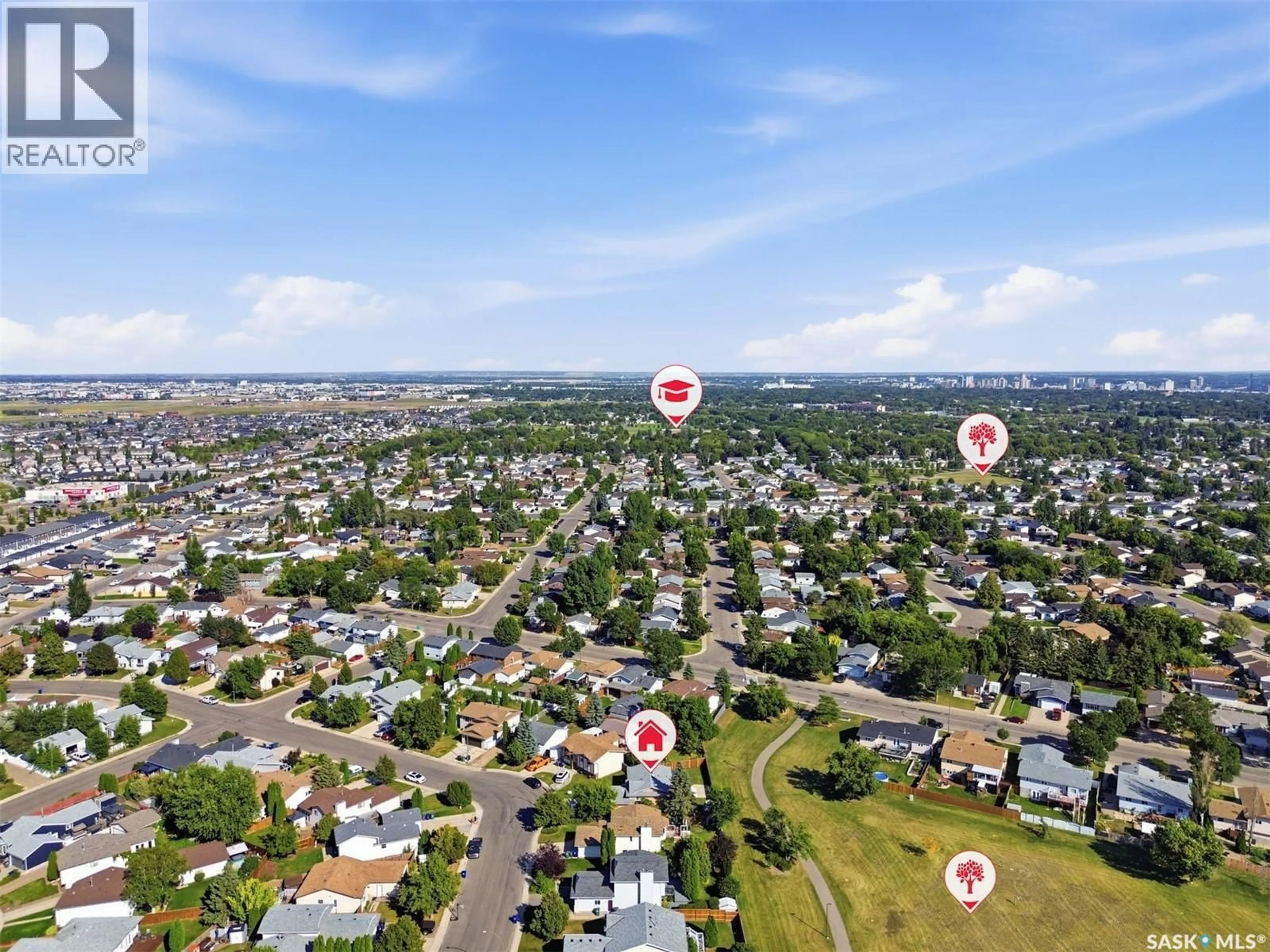 A pic from outside/outdoor area/front of a property/back of a property/a pic from drone, street for 302 NIXON CRESCENT, Saskatoon Saskatchewan S7L7G1