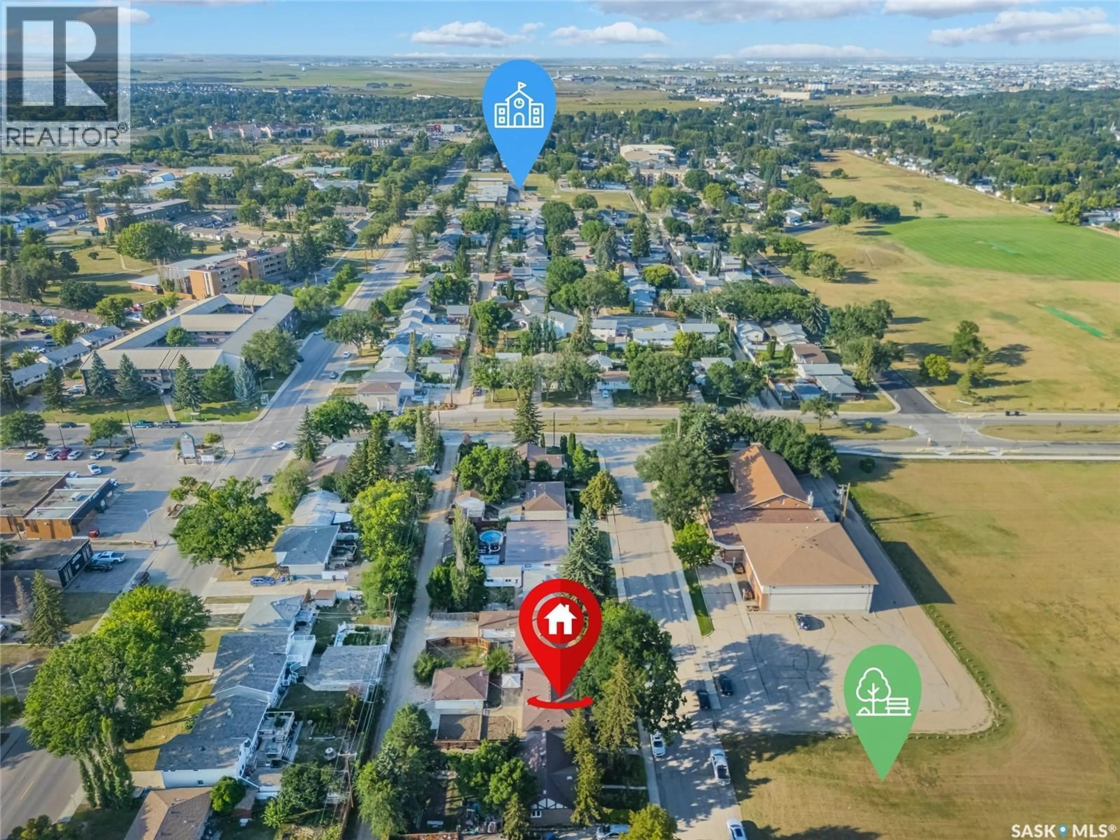 A pic from outside/outdoor area/front of a property/back of a property/a pic from drone, street for 517 O AVENUE, Saskatoon Saskatchewan S7L2V4