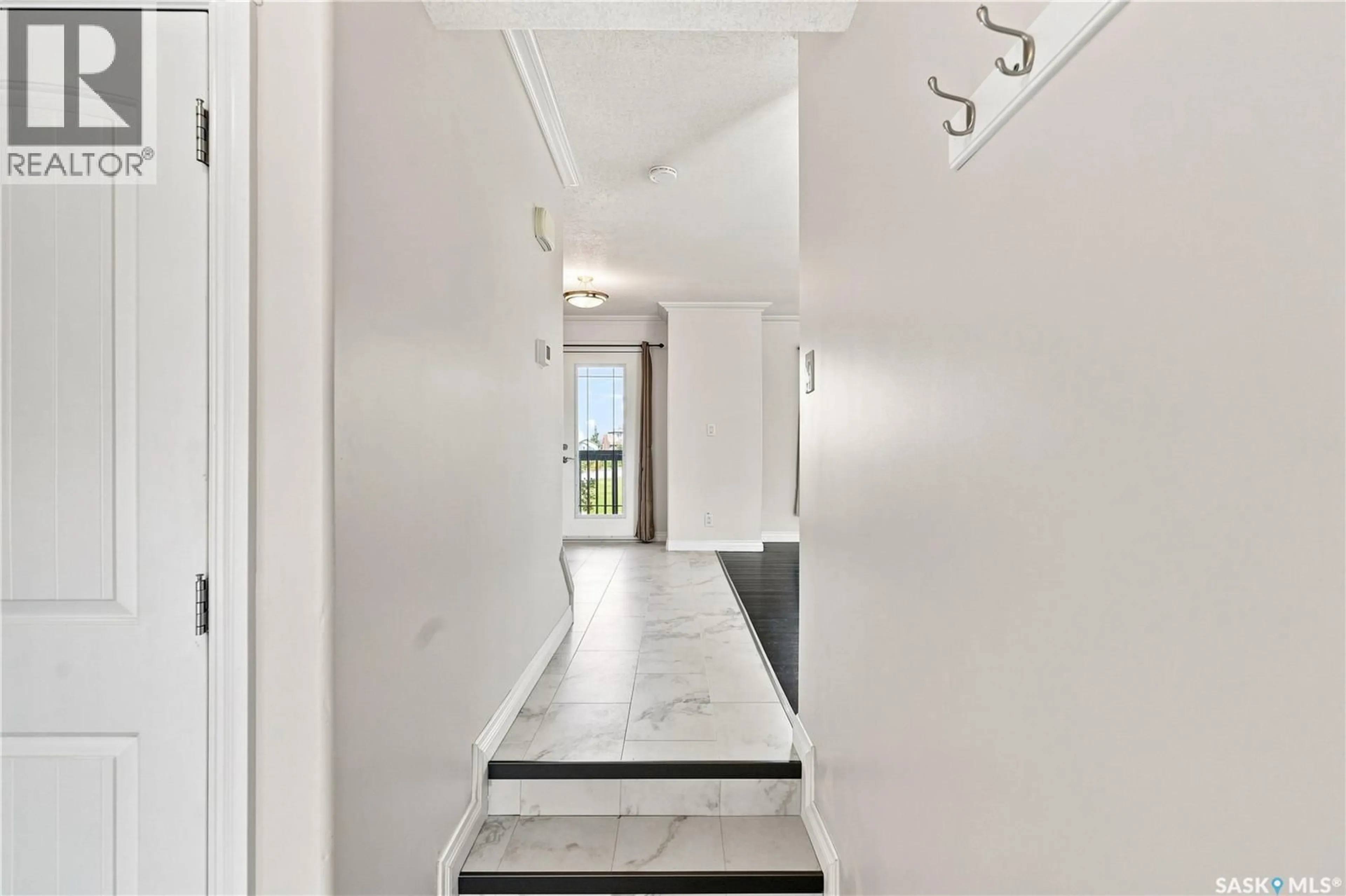 Indoor foyer for 107 119 HAMPTON CIRCLE, Saskatoon Saskatchewan S7R0A8