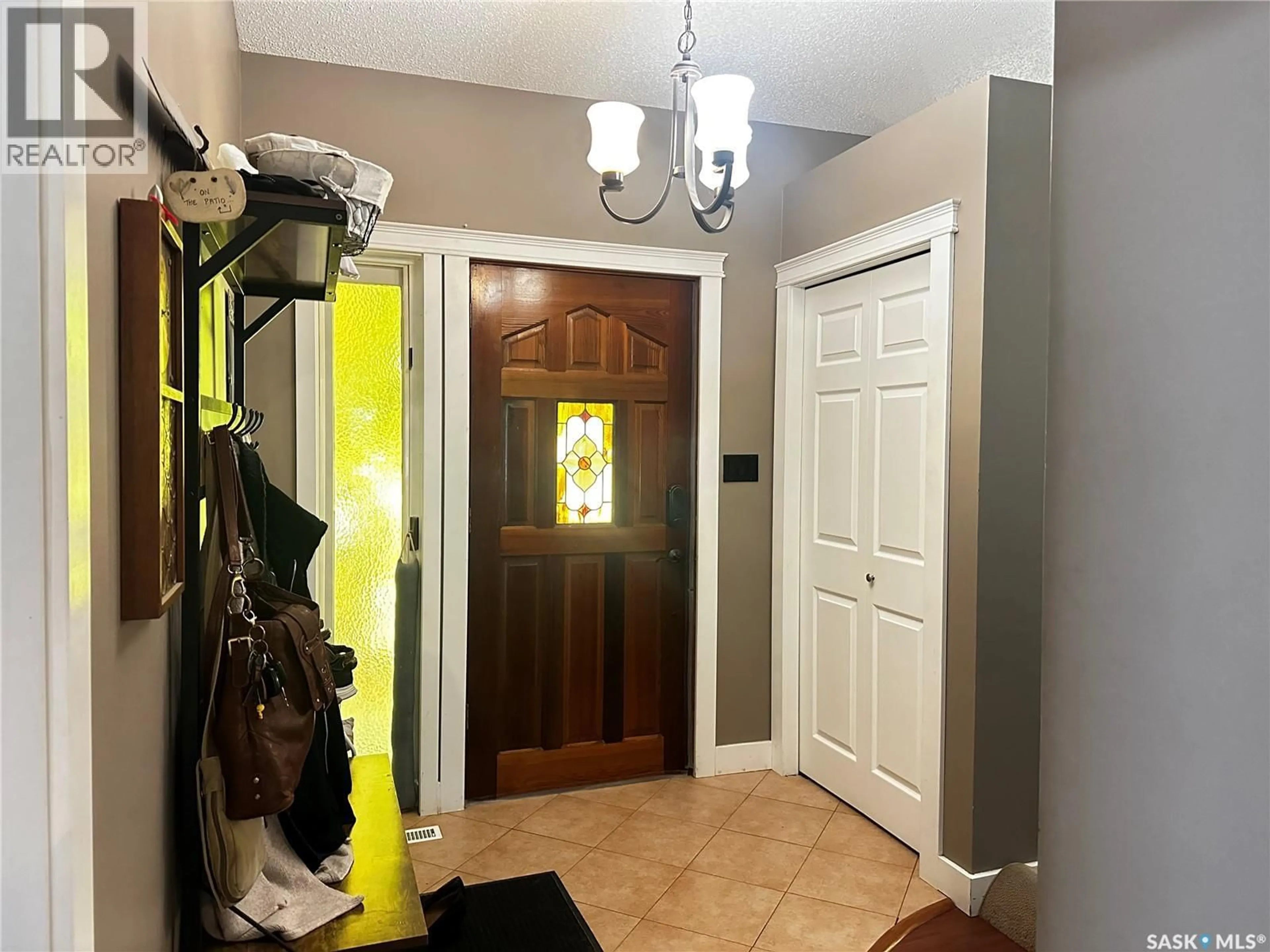 Indoor entryway for 895 BRIMACOMBE DRIVE, Weyburn Saskatchewan S4H3J6