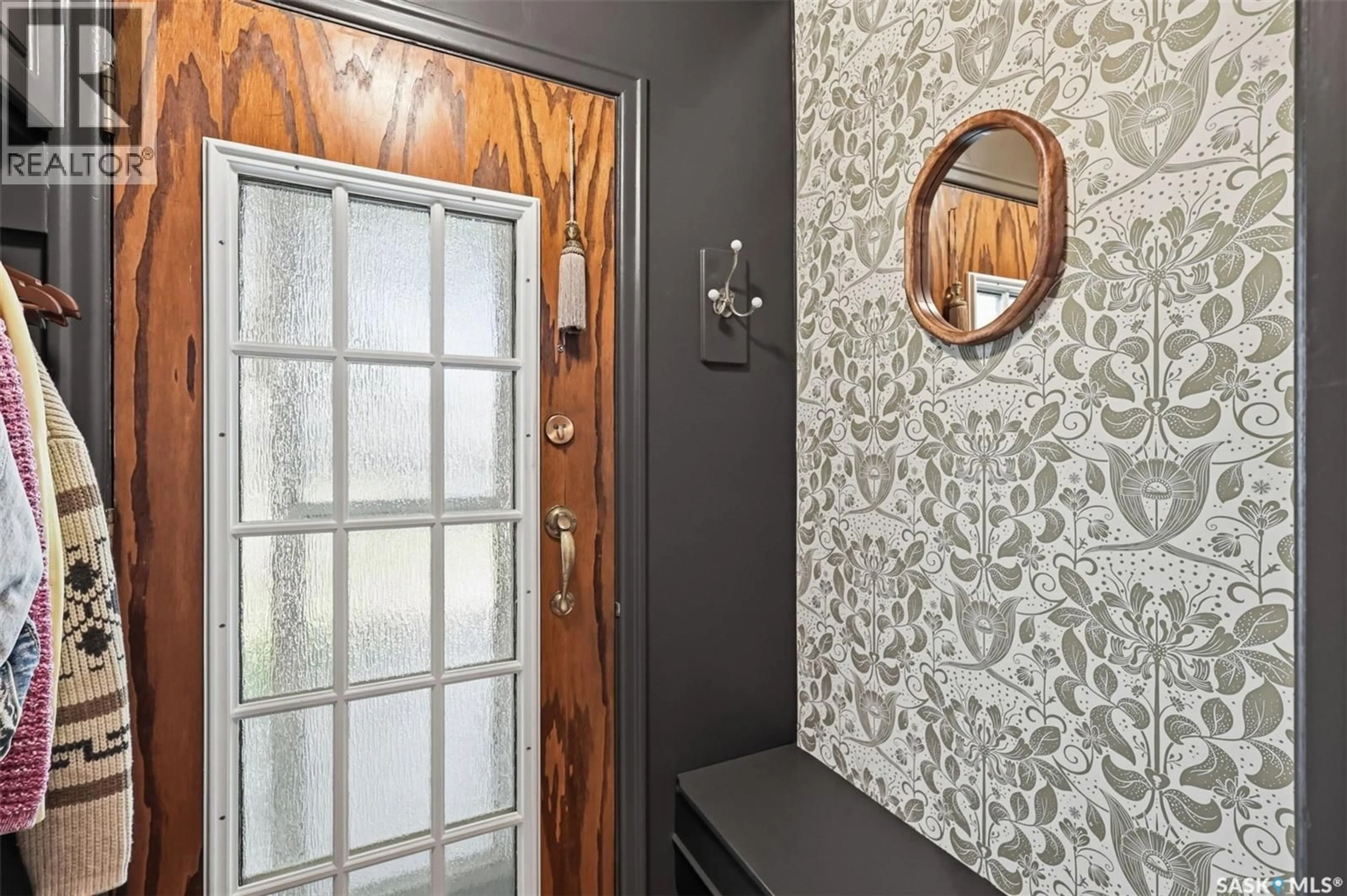 Indoor entryway for 1305 CAIRNS AVENUE, Saskatoon Saskatchewan S7H2H3