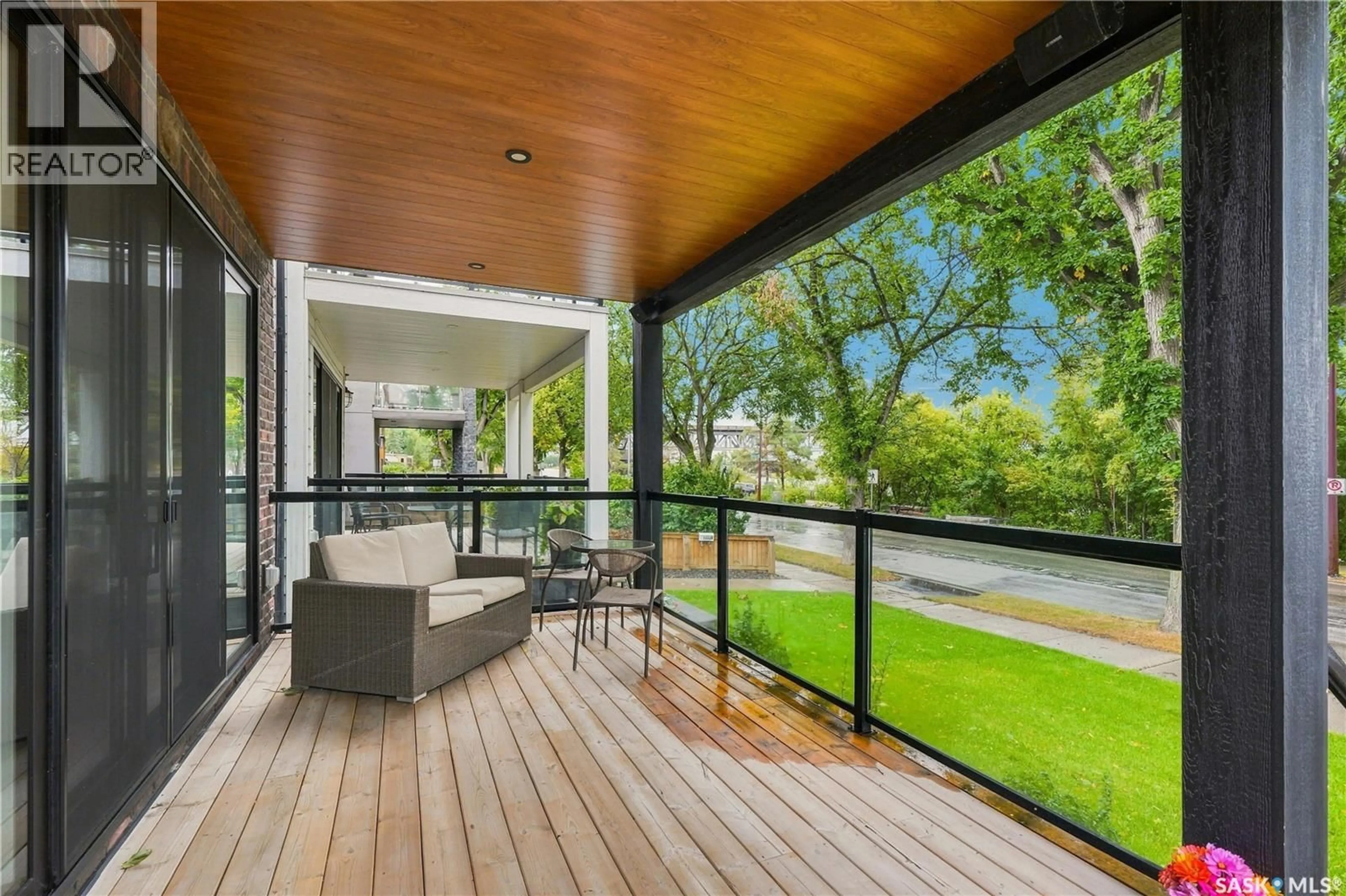 Patio, water/lake/river/ocean view for 1172 SPADINA CRESCENT, Saskatoon Saskatchewan S7K3H8