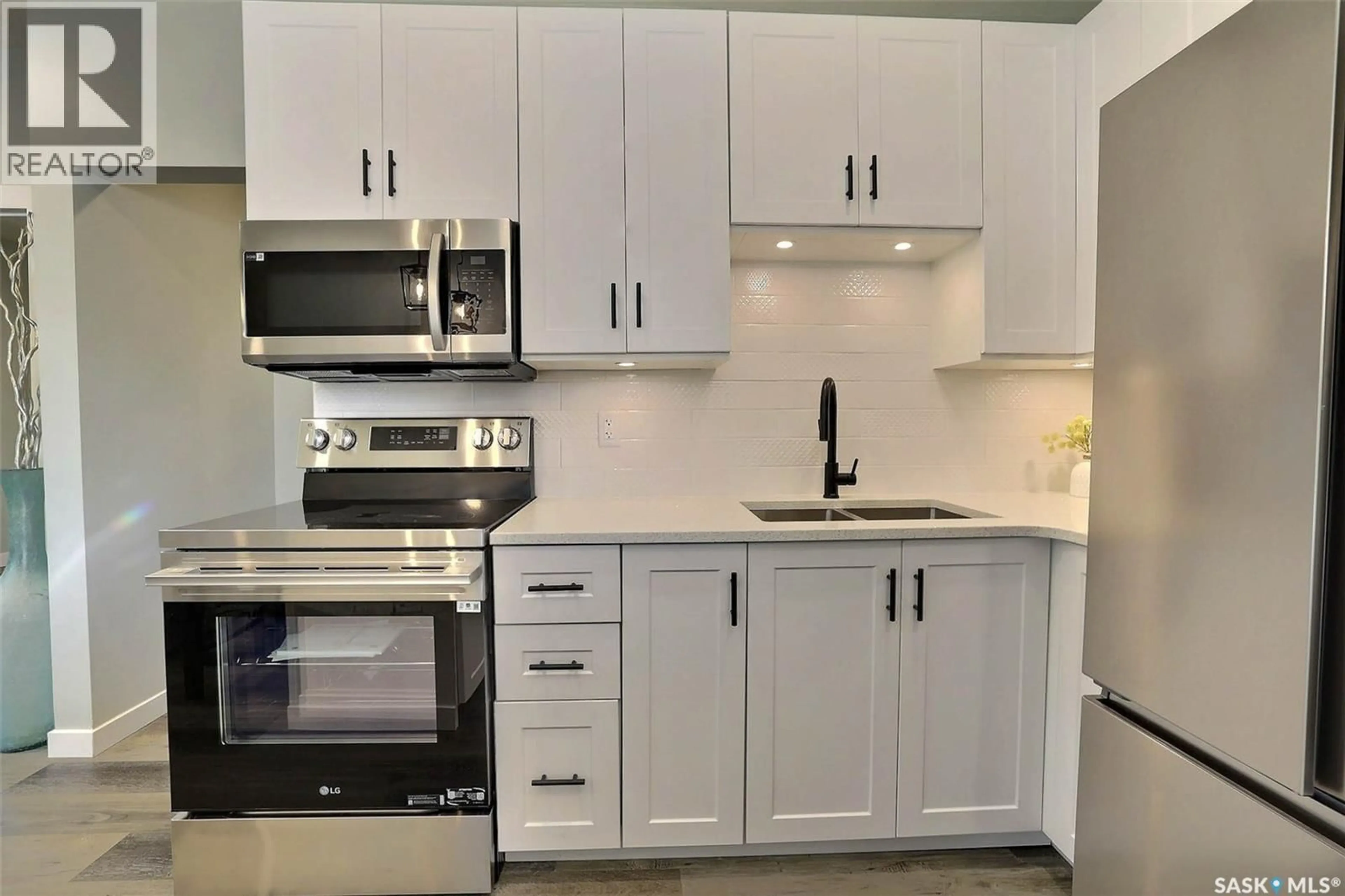 Standard kitchen, ceramic/tile floor for 2305 MCDONALD STREET, Regina Saskatchewan S4N2Z2