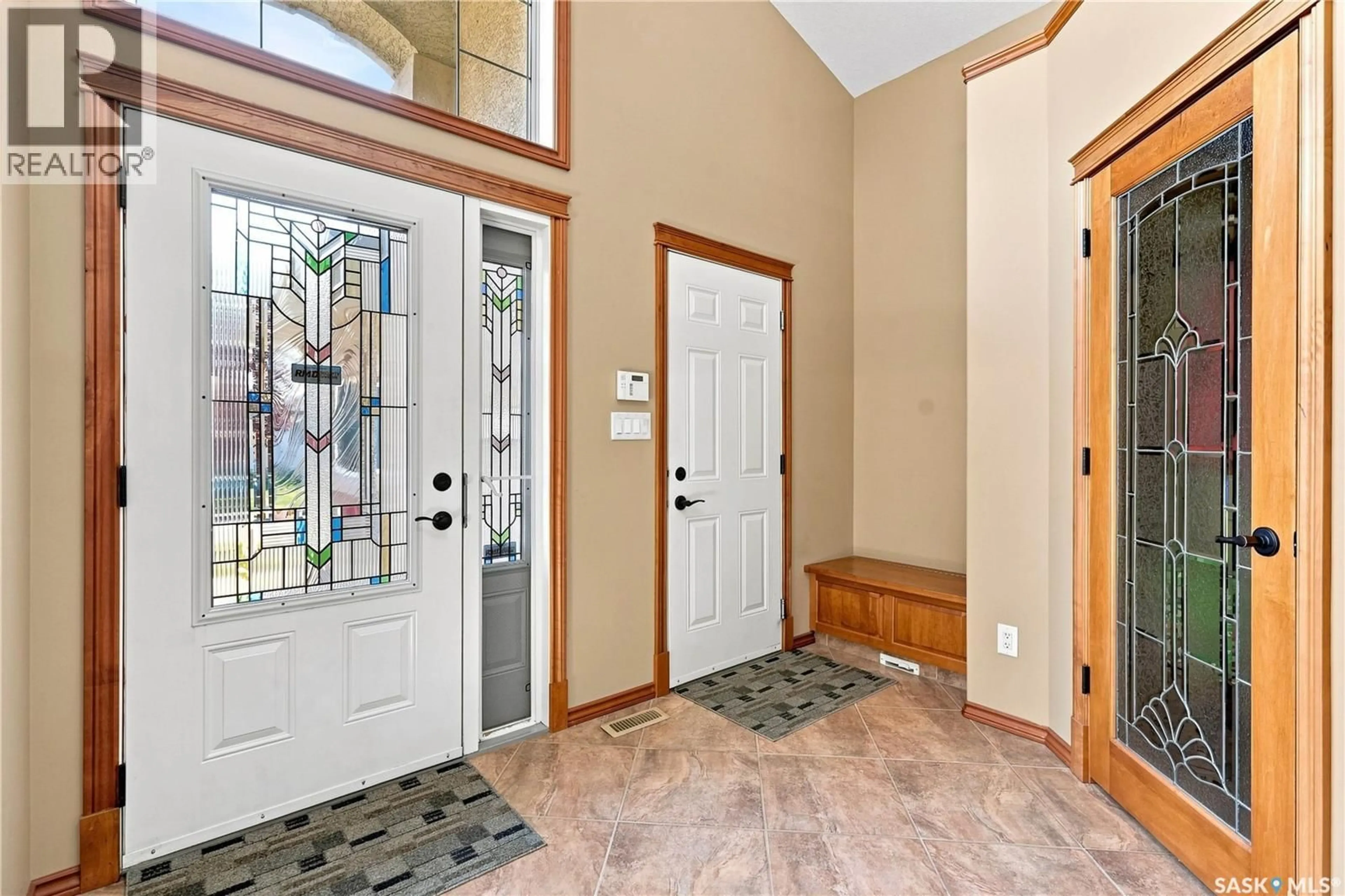 Indoor entryway for 6407 WASCANA COURT BAY, Regina Saskatchewan S4V3E6