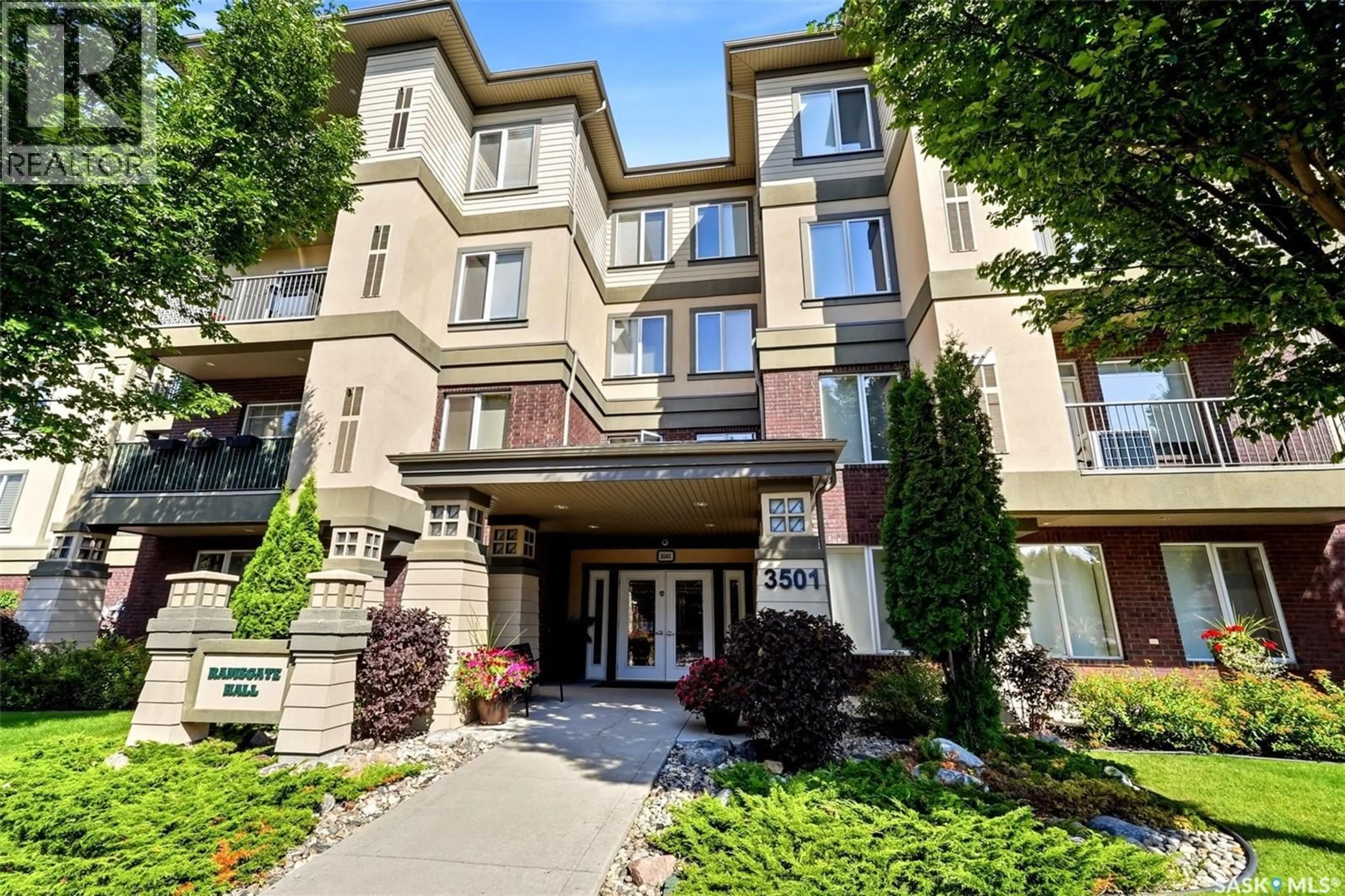 Indoor foyer for 312 - 3501 EVANS COURT, Regina Saskatchewan S4S0A9