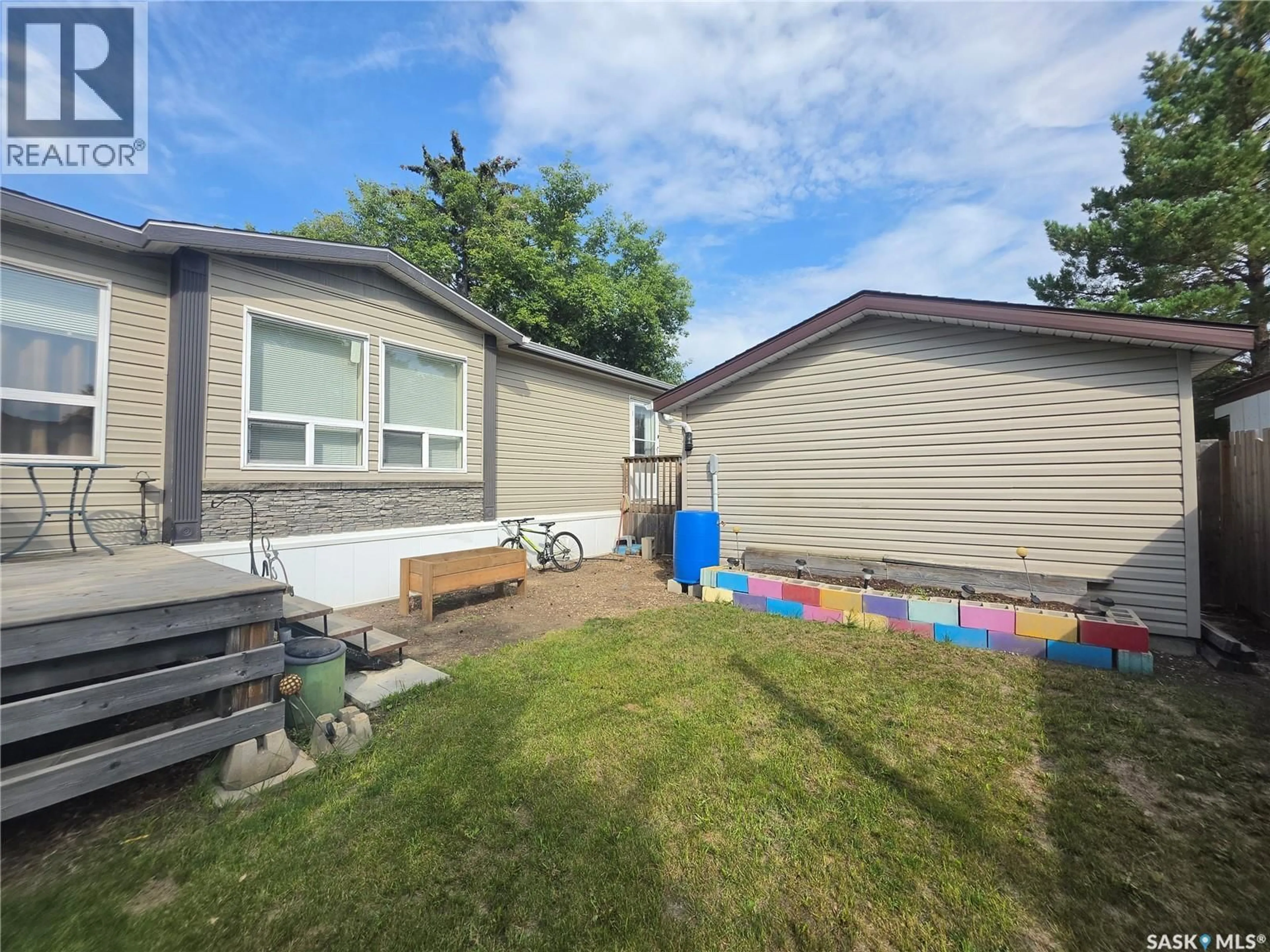 A pic from outside/outdoor area/front of a property/back of a property/a pic from drone, street for 481 34TH STREET, Battleford Saskatchewan S0M0E0