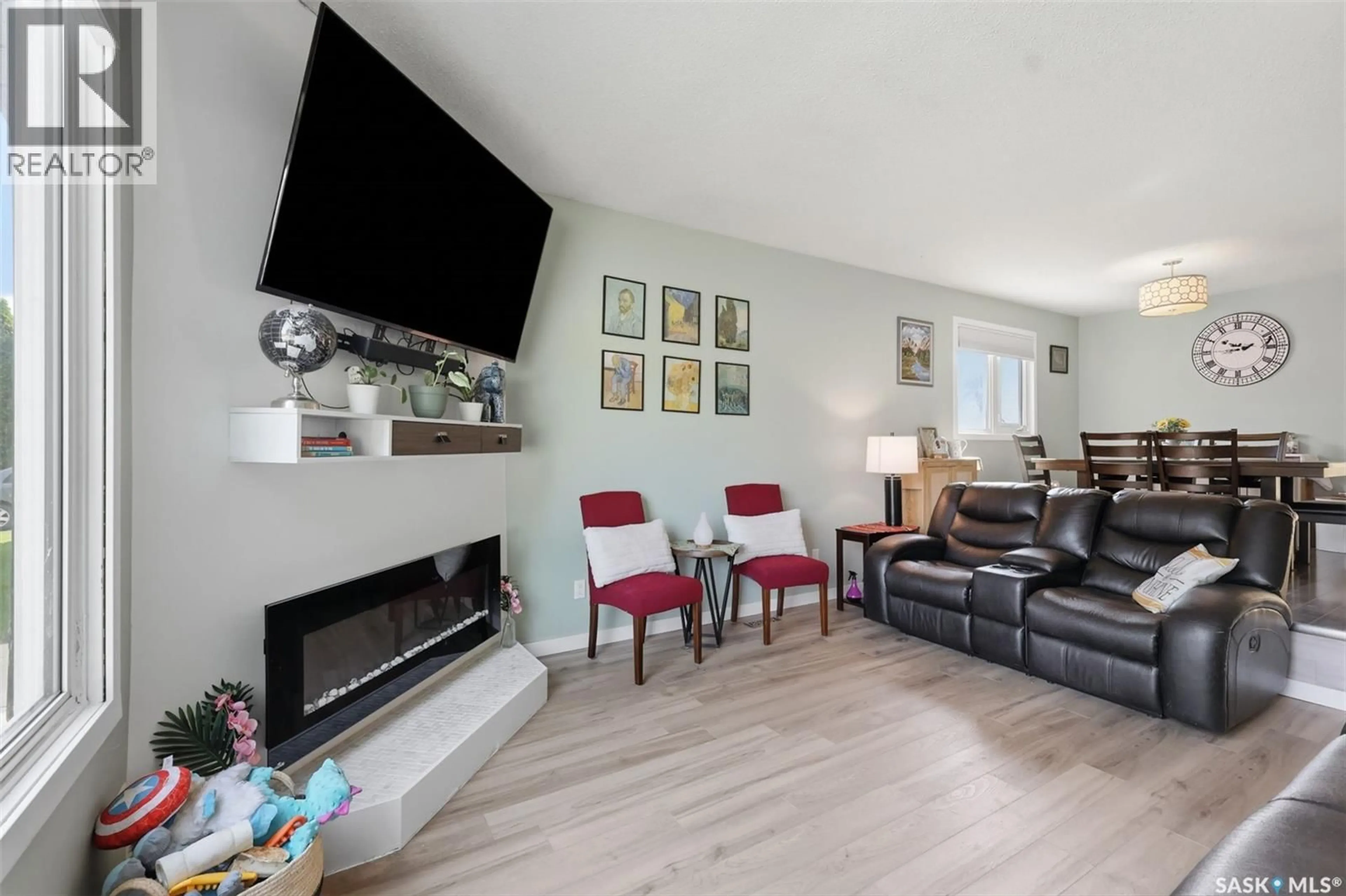Living room with furniture, unknown for 334 NEEDHAM CRESCENT, Saskatoon Saskatchewan S7M4X5