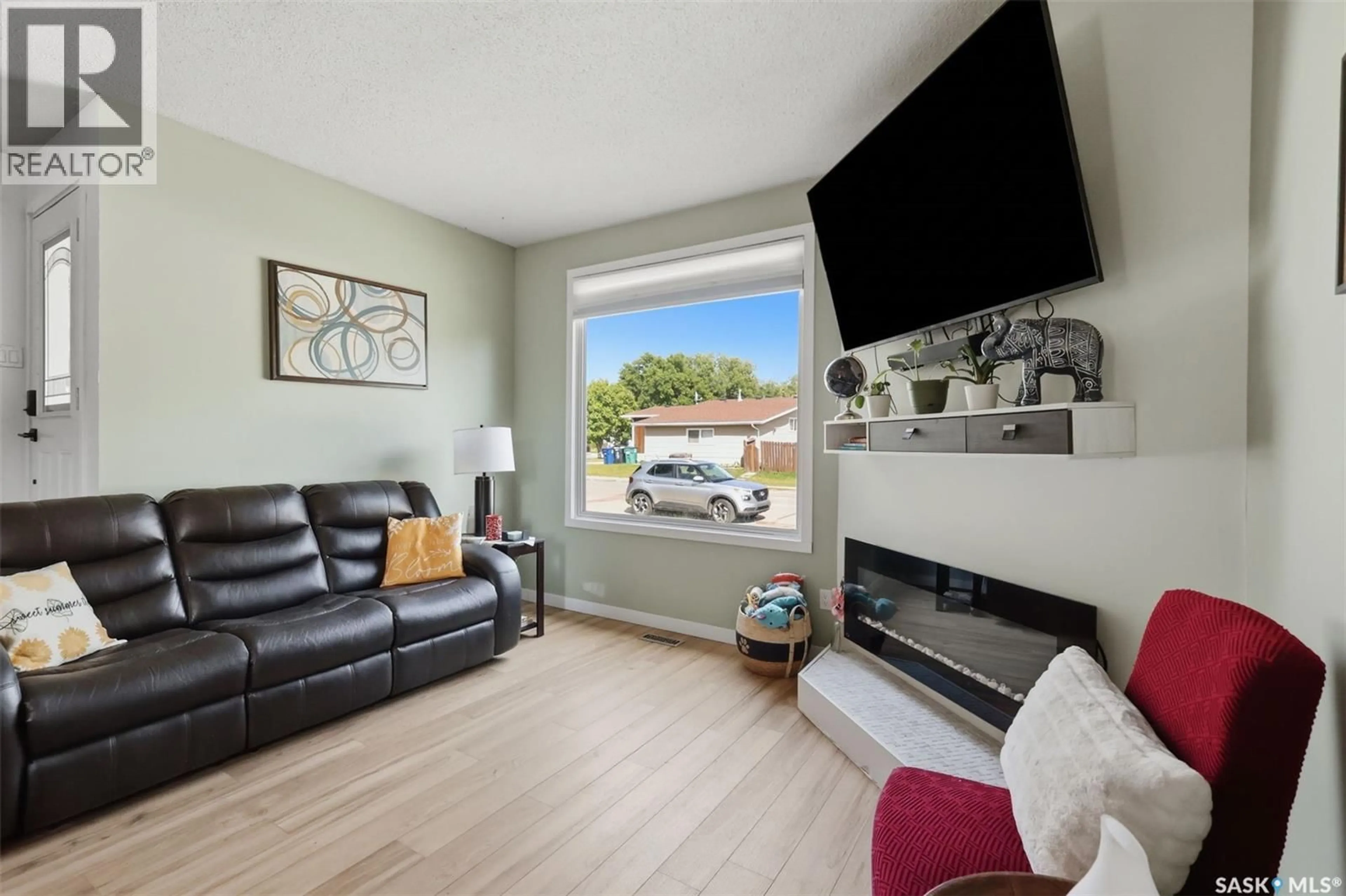 Living room with furniture, unknown for 334 NEEDHAM CRESCENT, Saskatoon Saskatchewan S7M4X5